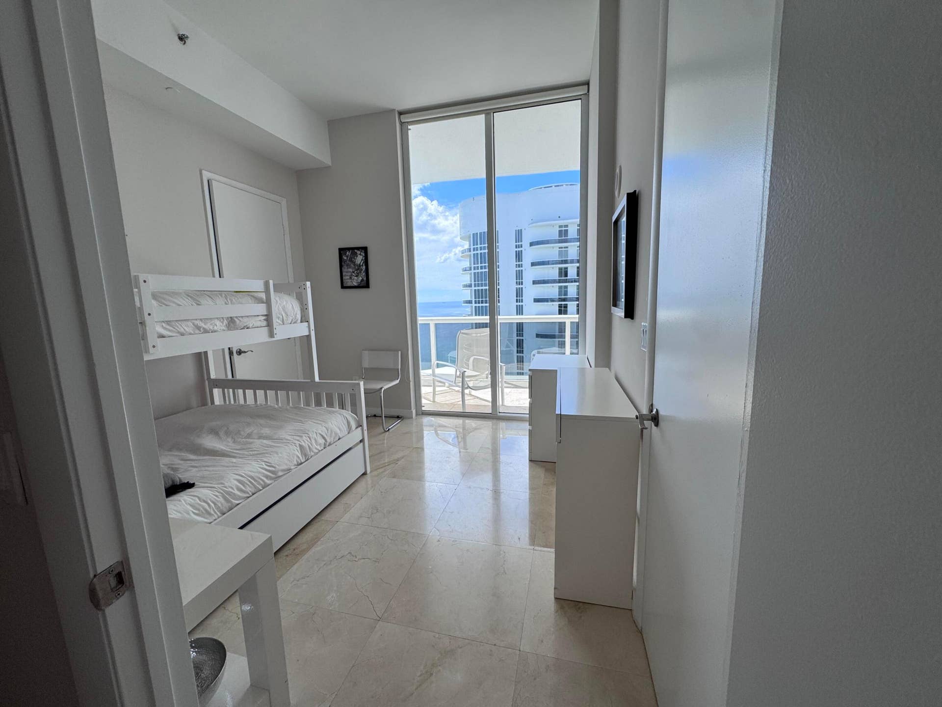 16001 COLLINS Avenue, #4002, Sunny Isles Beach, FL 33160 3rd Bedroom Suite