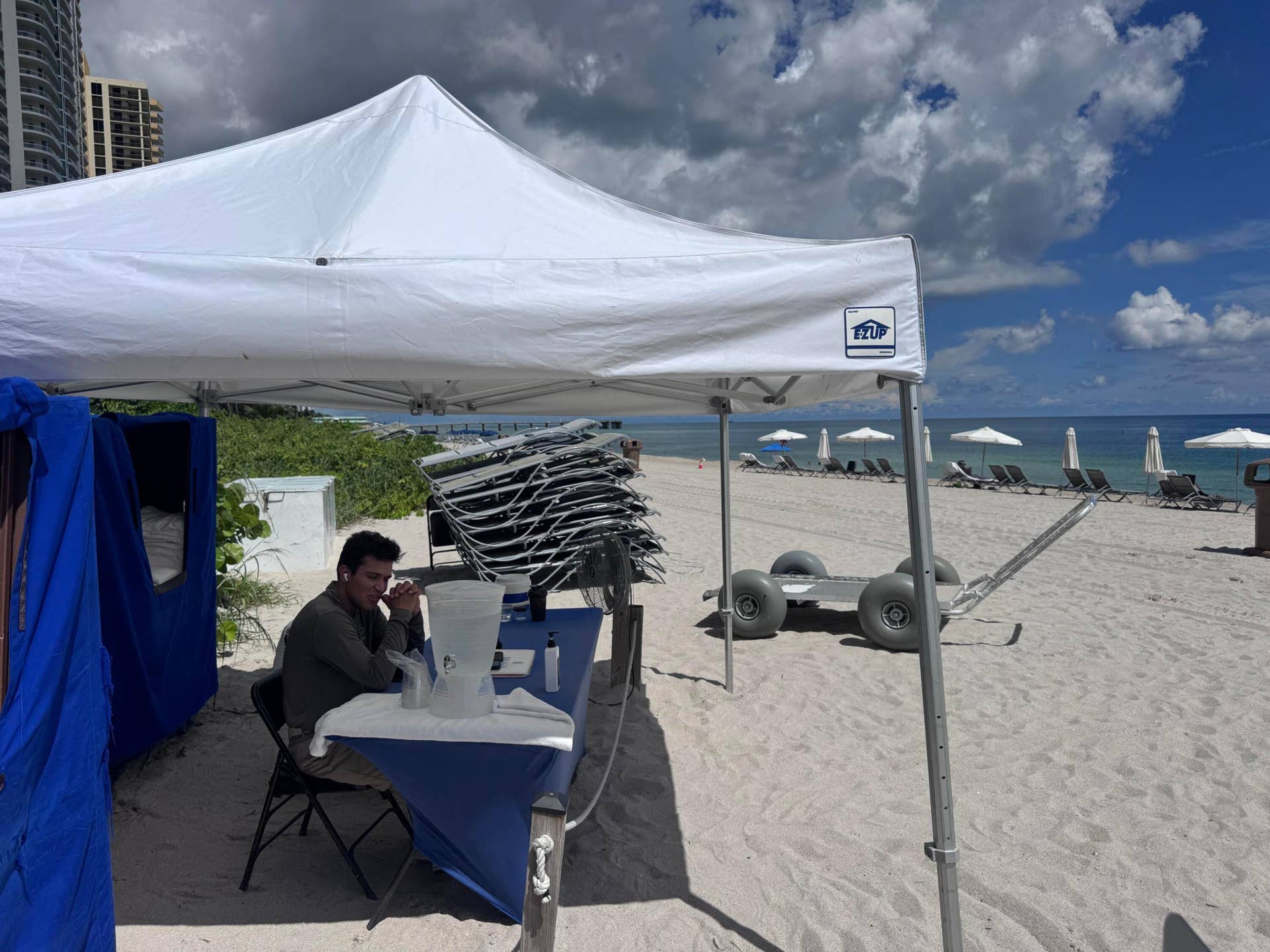16001 COLLINS Avenue, #4002, Sunny Isles Beach, FL 33160 Beach Service available with a smile...