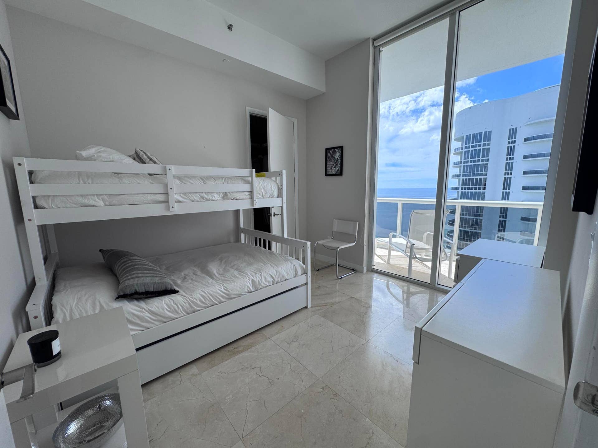 16001 COLLINS Avenue, #4002, Sunny Isles Beach, FL 33160 With walk in Closet ...