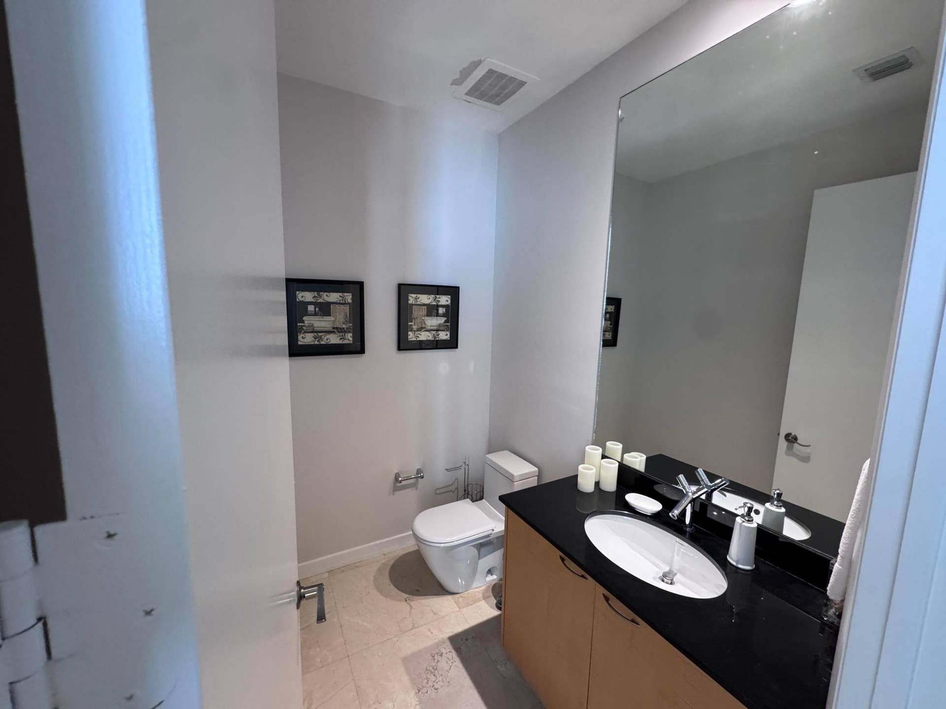 16001 COLLINS Avenue, #4002, Sunny Isles Beach, FL 33160 Powder room.