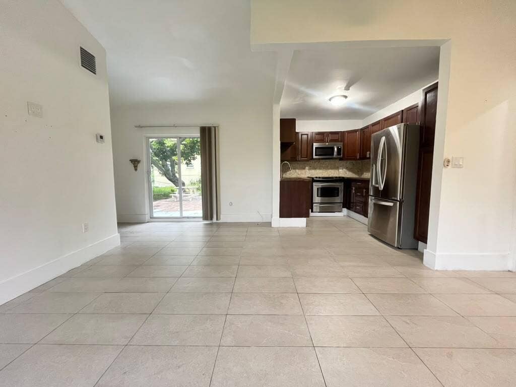 1302 S FEDERAL Highway, #2, Lake Worth Beach, FL 33460 WhatsApp Image 2026-10-24 at 20.30.08 (1
