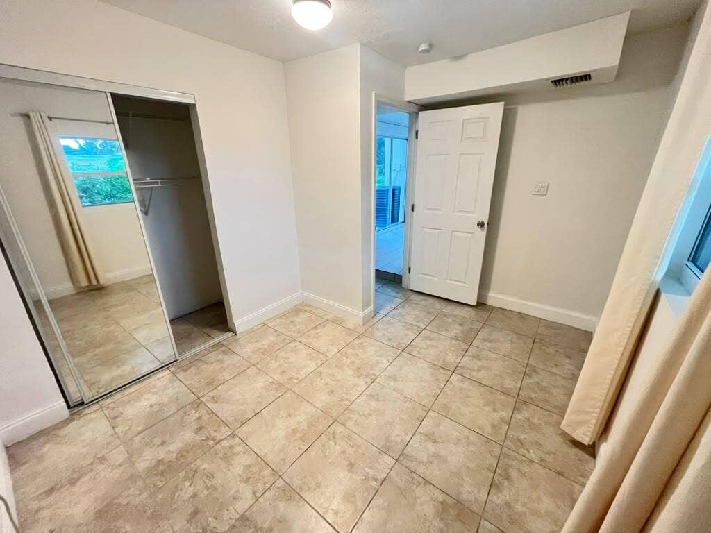1302 S FEDERAL Highway, #2, Lake Worth Beach, FL 33460 WhatsApp Image 2026-10-24 at 20.30.08 (1