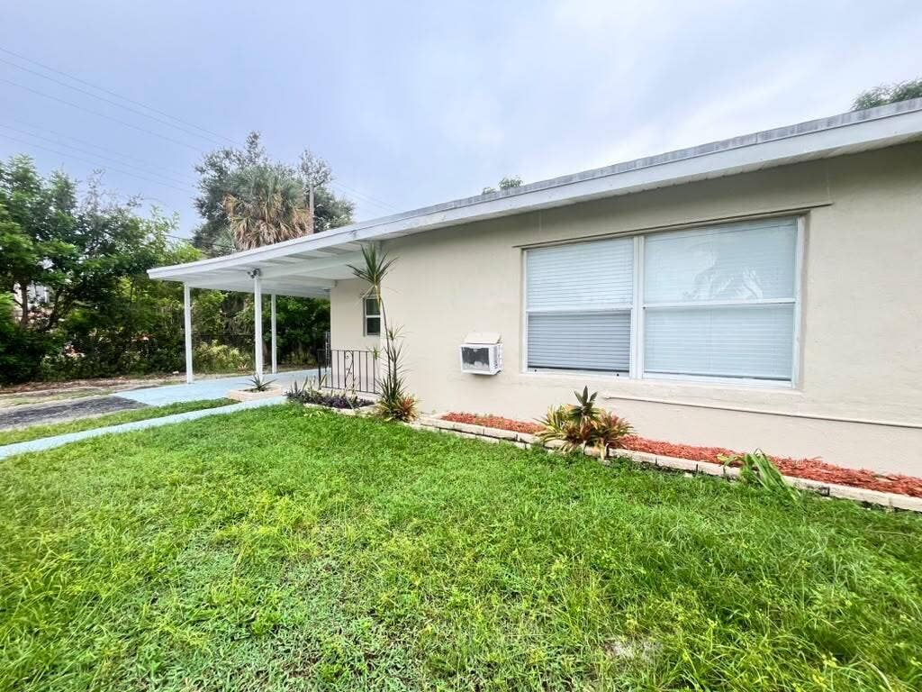 1302 S FEDERAL Highway, #2, Lake Worth Beach, FL 33460 WhatsApp Image 2026-10-24 at 20.30.08 (2