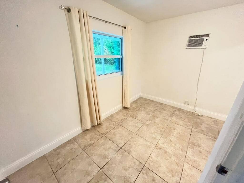1302 S FEDERAL Highway, #2, Lake Worth Beach, FL 33460 WhatsApp Image 2026-10-24 at 20.30.08 (1