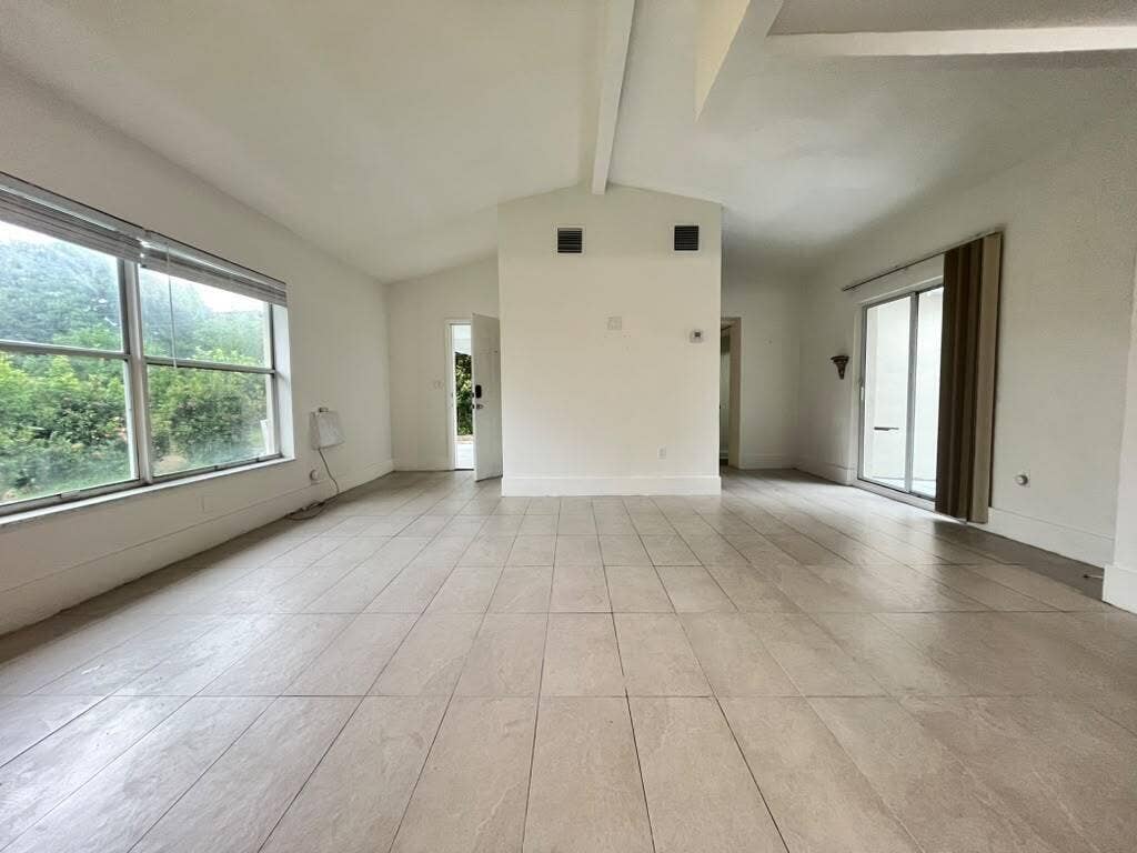 1302 S FEDERAL Highway, #2, Lake Worth Beach, FL 33460 WhatsApp Image 2026-10-24 at 20.30.08 (1