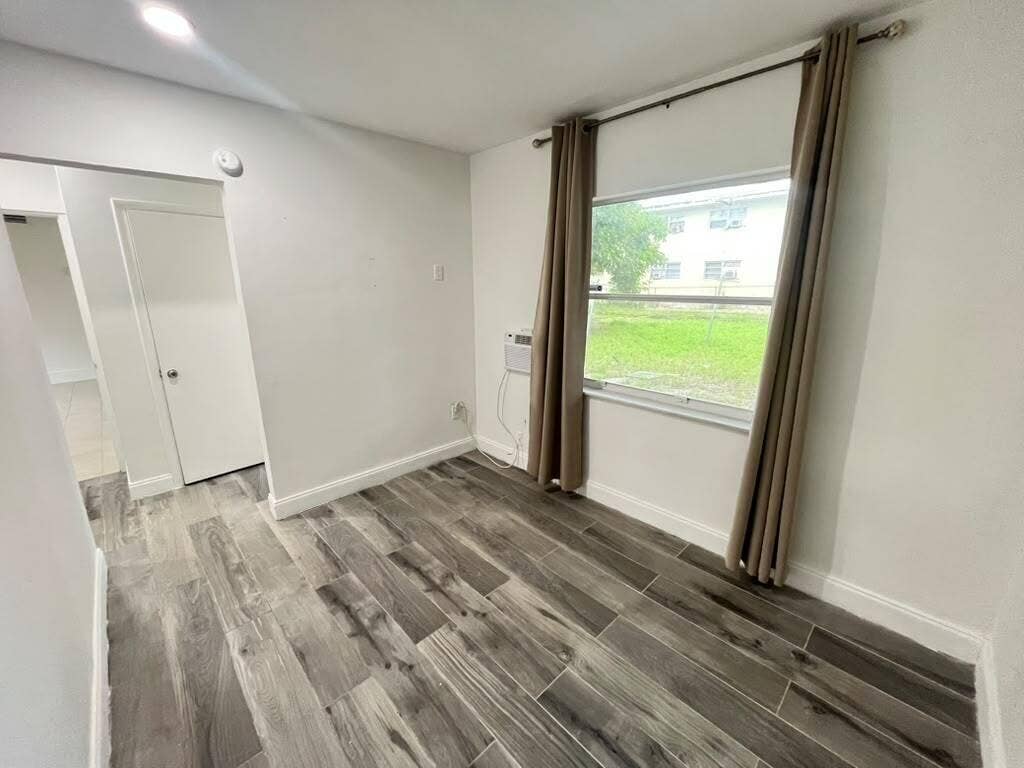 1302 S FEDERAL Highway, #2, Lake Worth Beach, FL 33460 WhatsApp Image 2026-10-24 at 20.30.08 (4