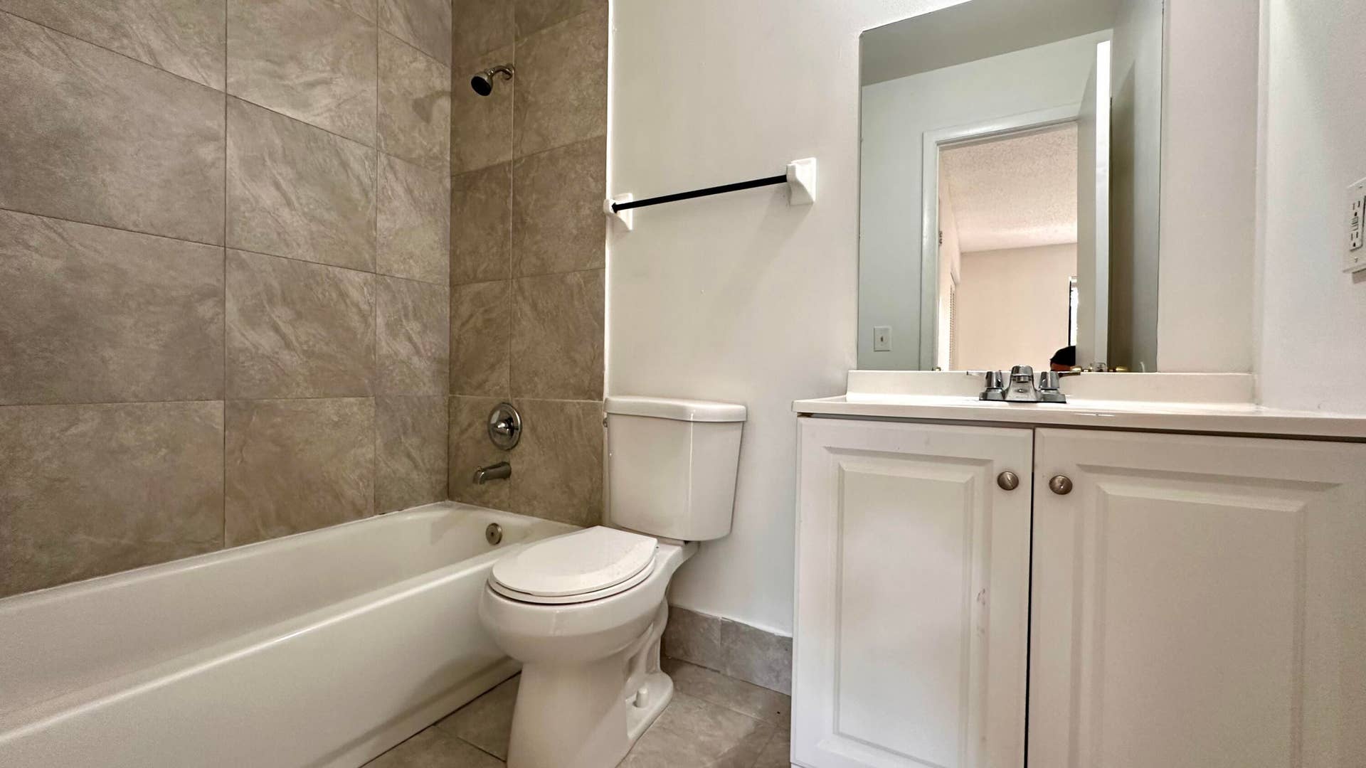 3096 Collin Drive, #C, West Palm Beach, West Palm Beach, FL 33406 IMG_9595