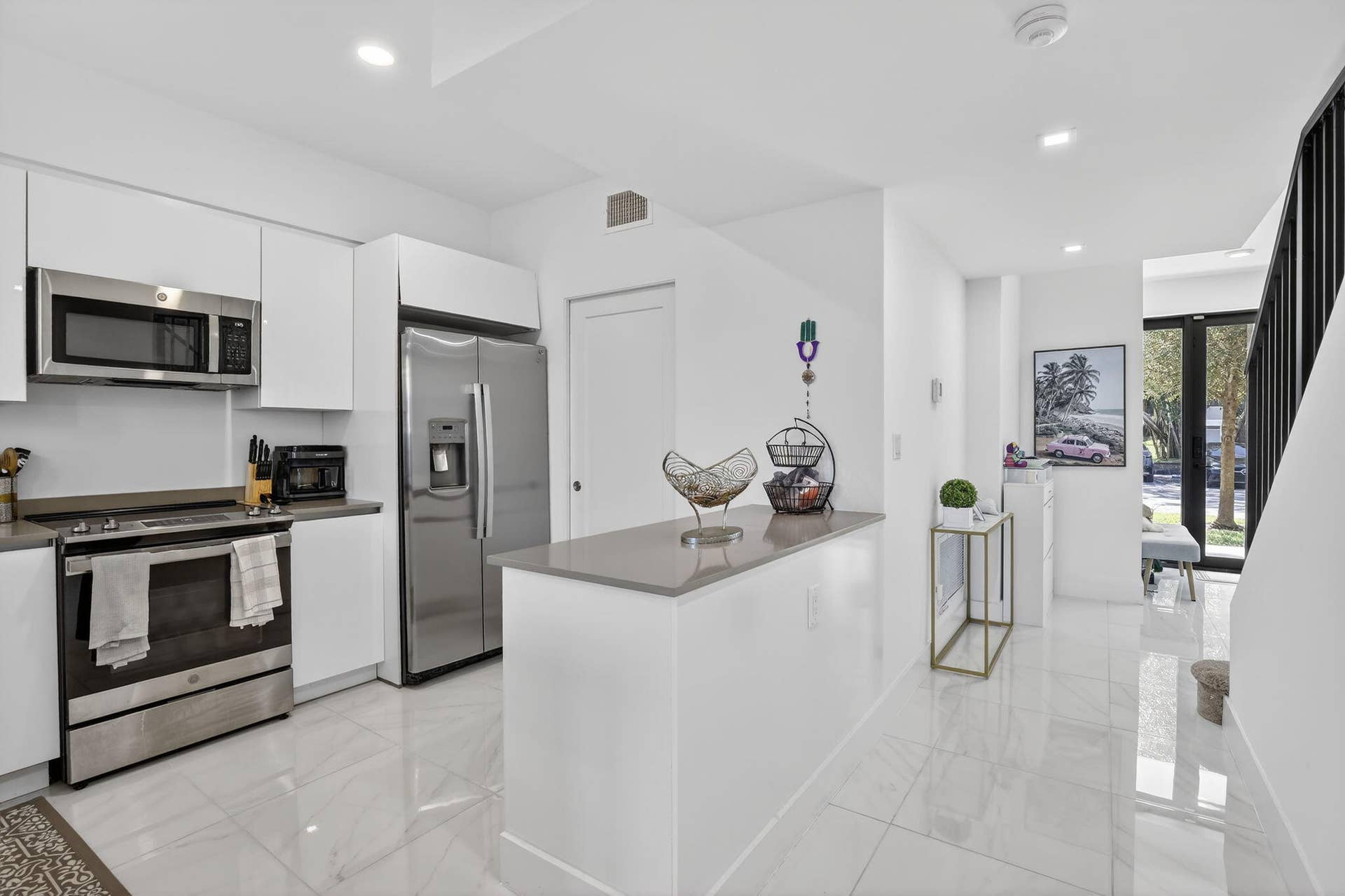 4173 N OAK Place, Dania Beach, FL 33314 Kitchen