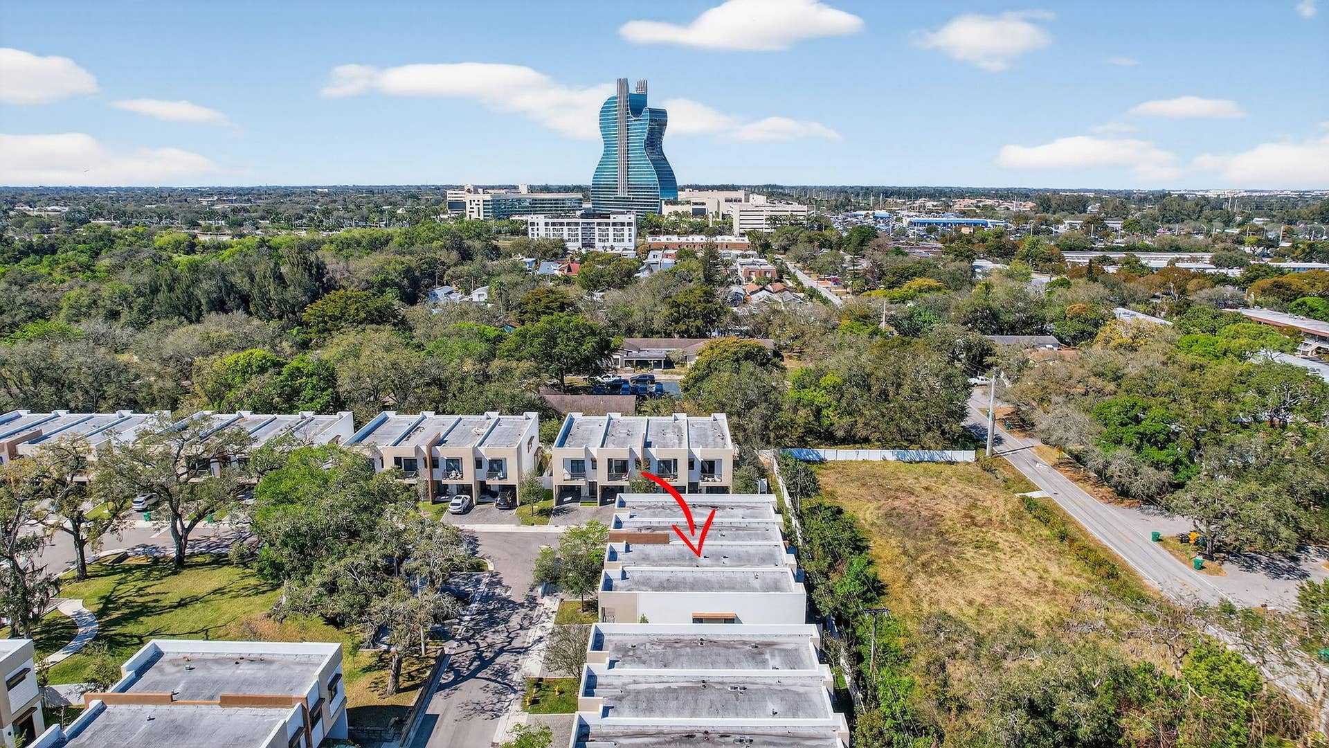 4173 N OAK Place, Dania Beach, FL 33314 walking distance to the Hard Rock Hotel