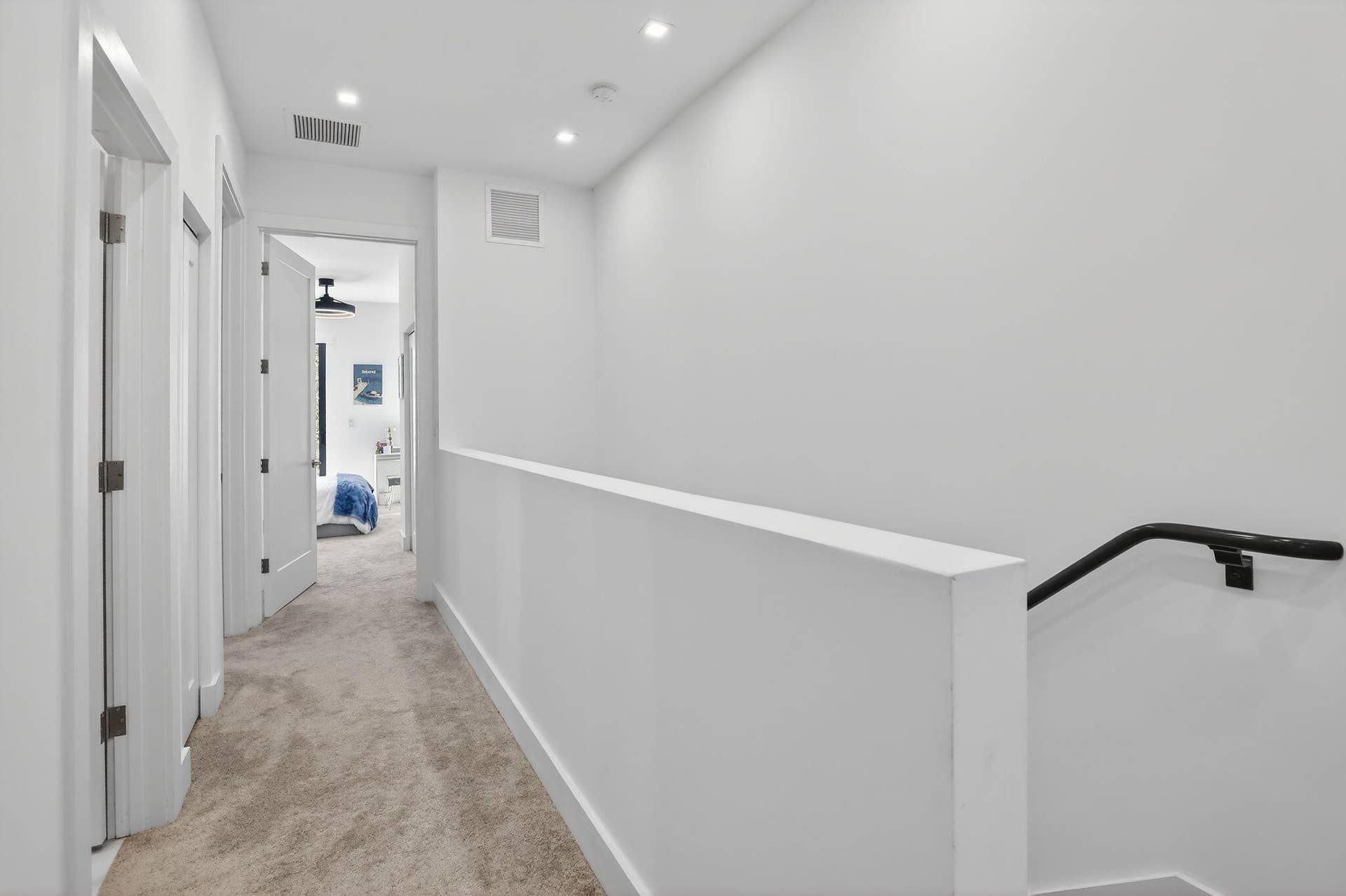 4173 N OAK Place, Dania Beach, FL 33314 Upstairs hallway