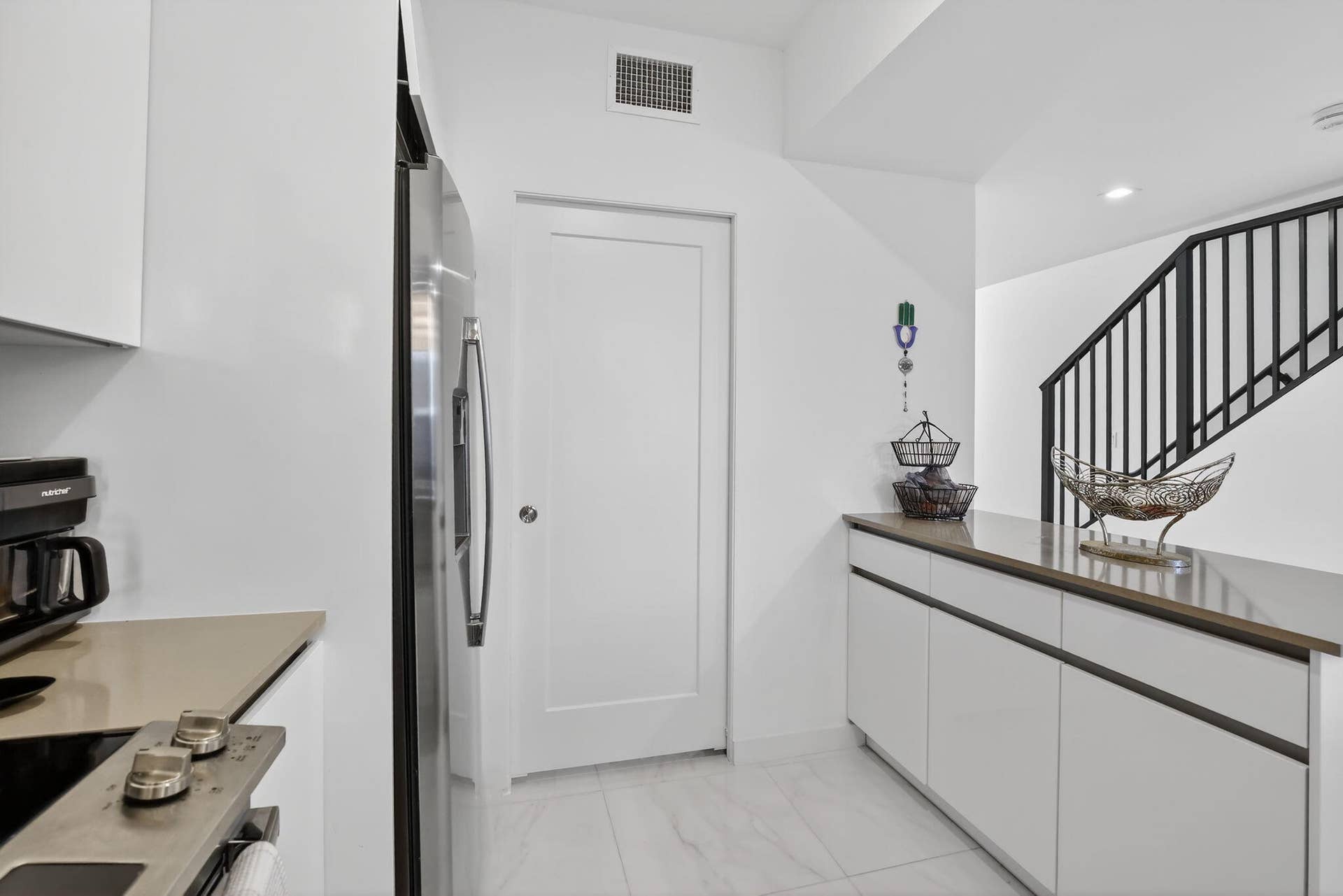 4173 N OAK Place, Dania Beach, FL 33314 Kitchen