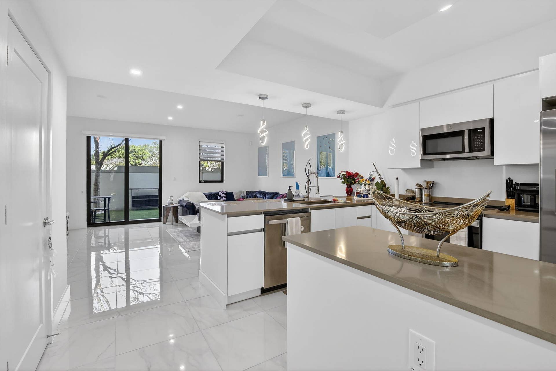 4173 N OAK Place, Dania Beach, FL 33314 Florida room