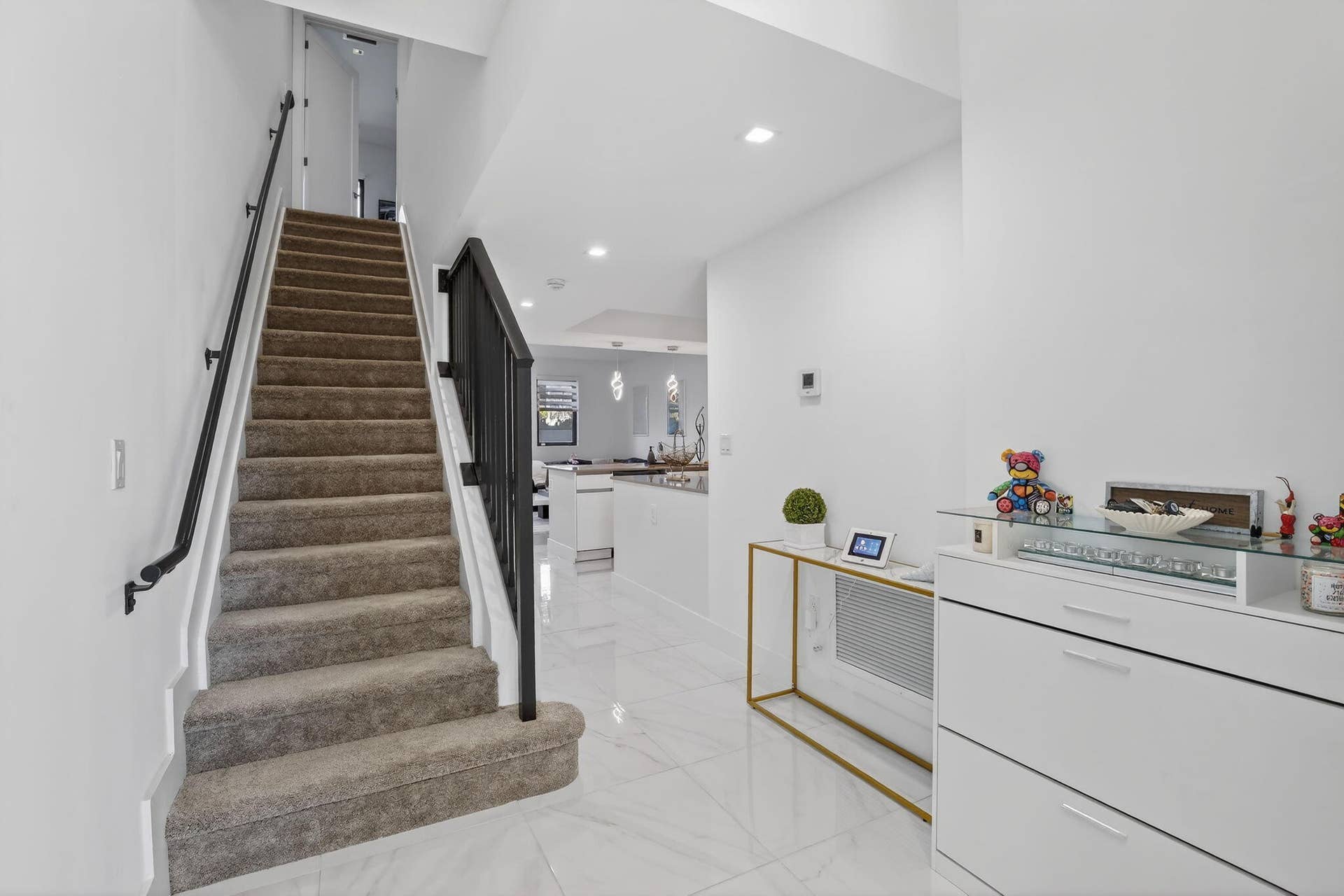 4173 N OAK Place, Dania Beach, FL 33314 Foyer