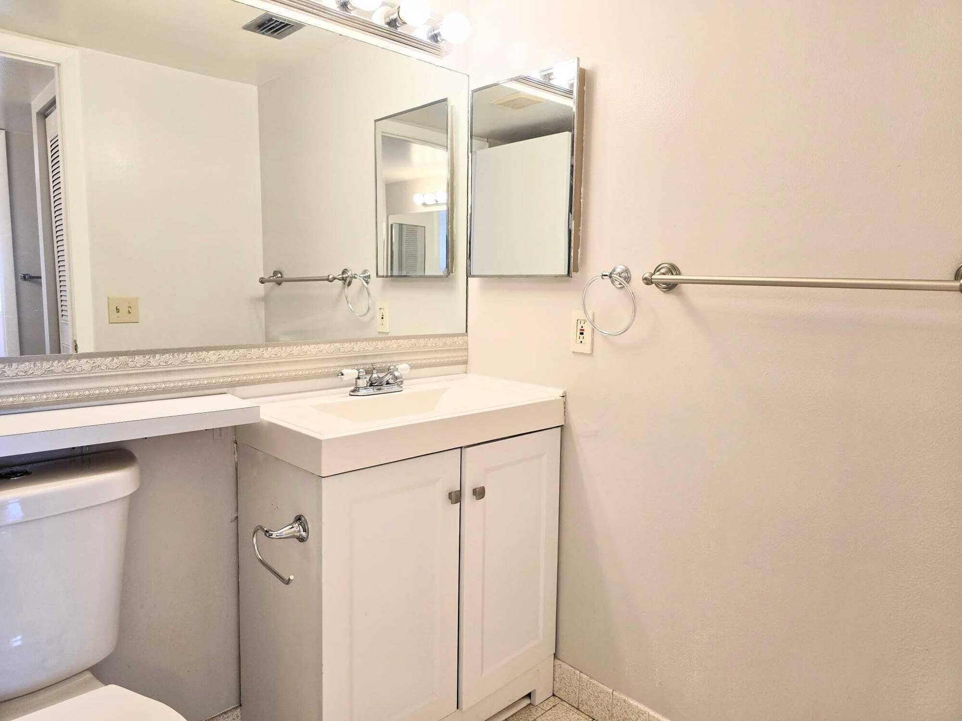 2737 EMORY Drive W, #D, West Palm Beach, FL 33415 IMG-20240930-WA0013