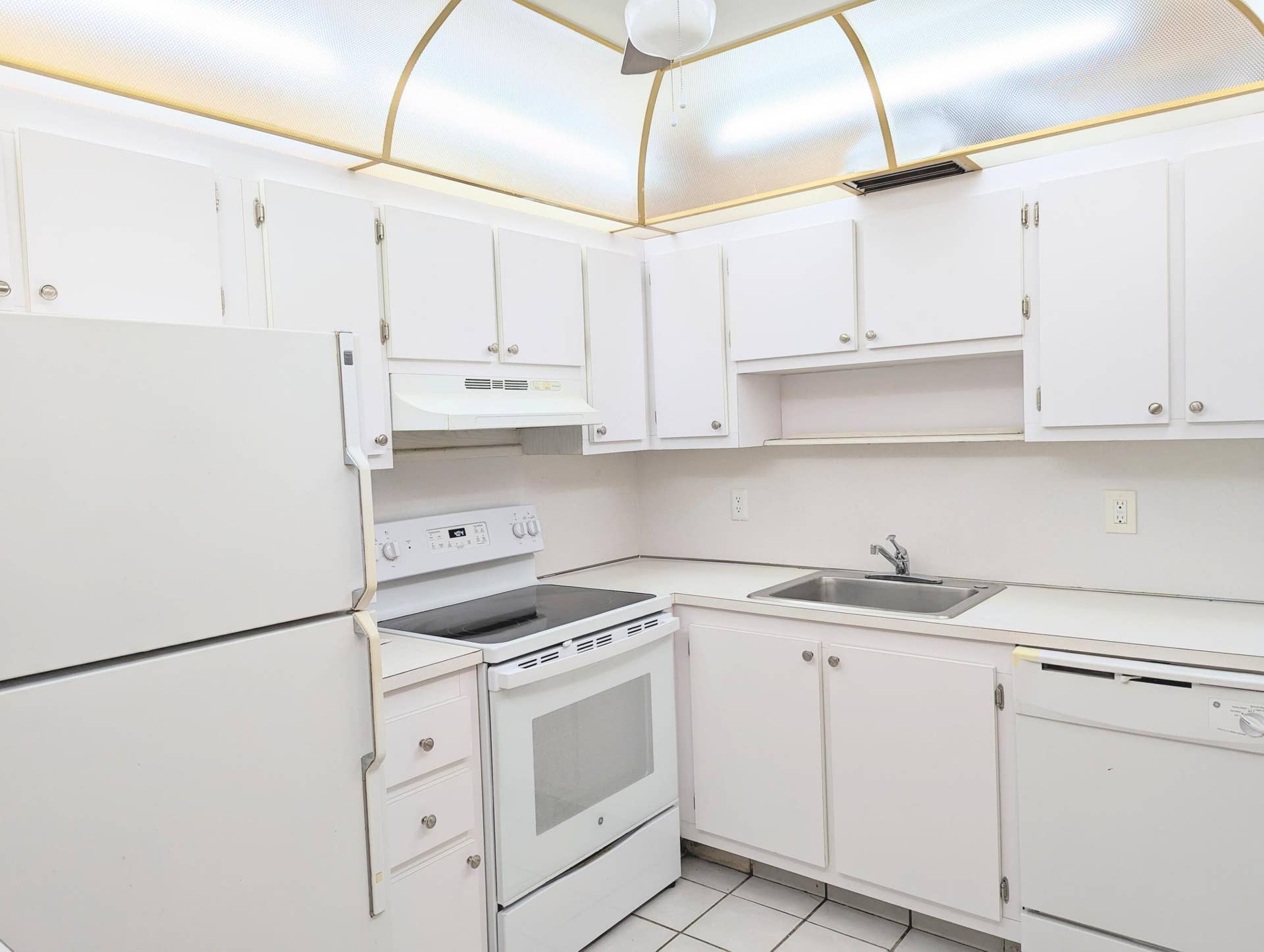 2737 EMORY Drive W, #D, West Palm Beach, FL 33415 PXL_20240112_220236890~2