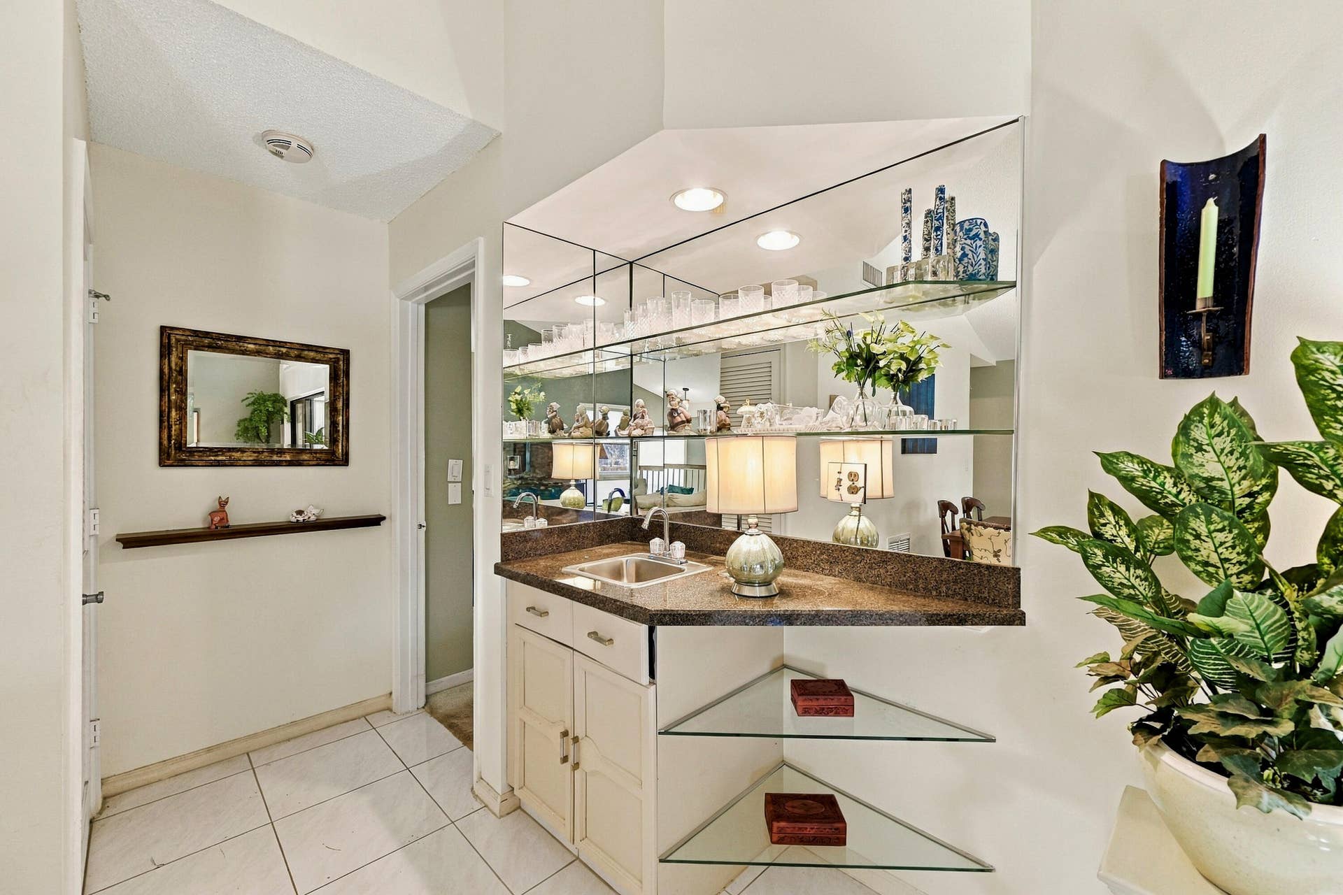 7858 GRANADA Place, #404, Boca Raton, FL 33433 This nook is visually appealing