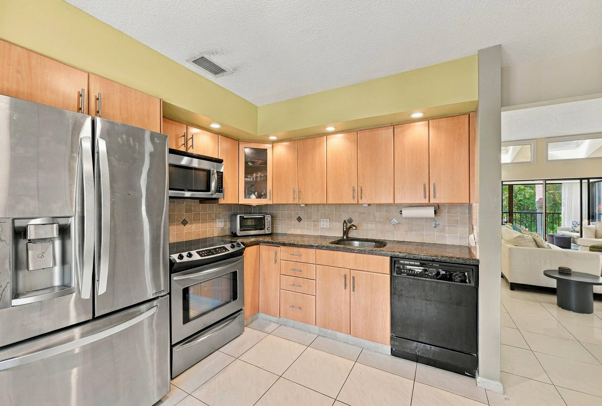 7858 GRANADA Place, #404, Boca Raton, FL 33433 Your kitchen has a newer, French-door refrigerator