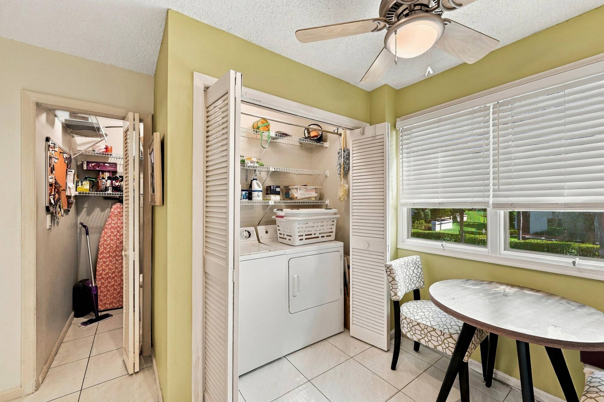 7858 GRANADA Place, #404, Boca Raton, FL 33433 You have a full-size washer and dryer