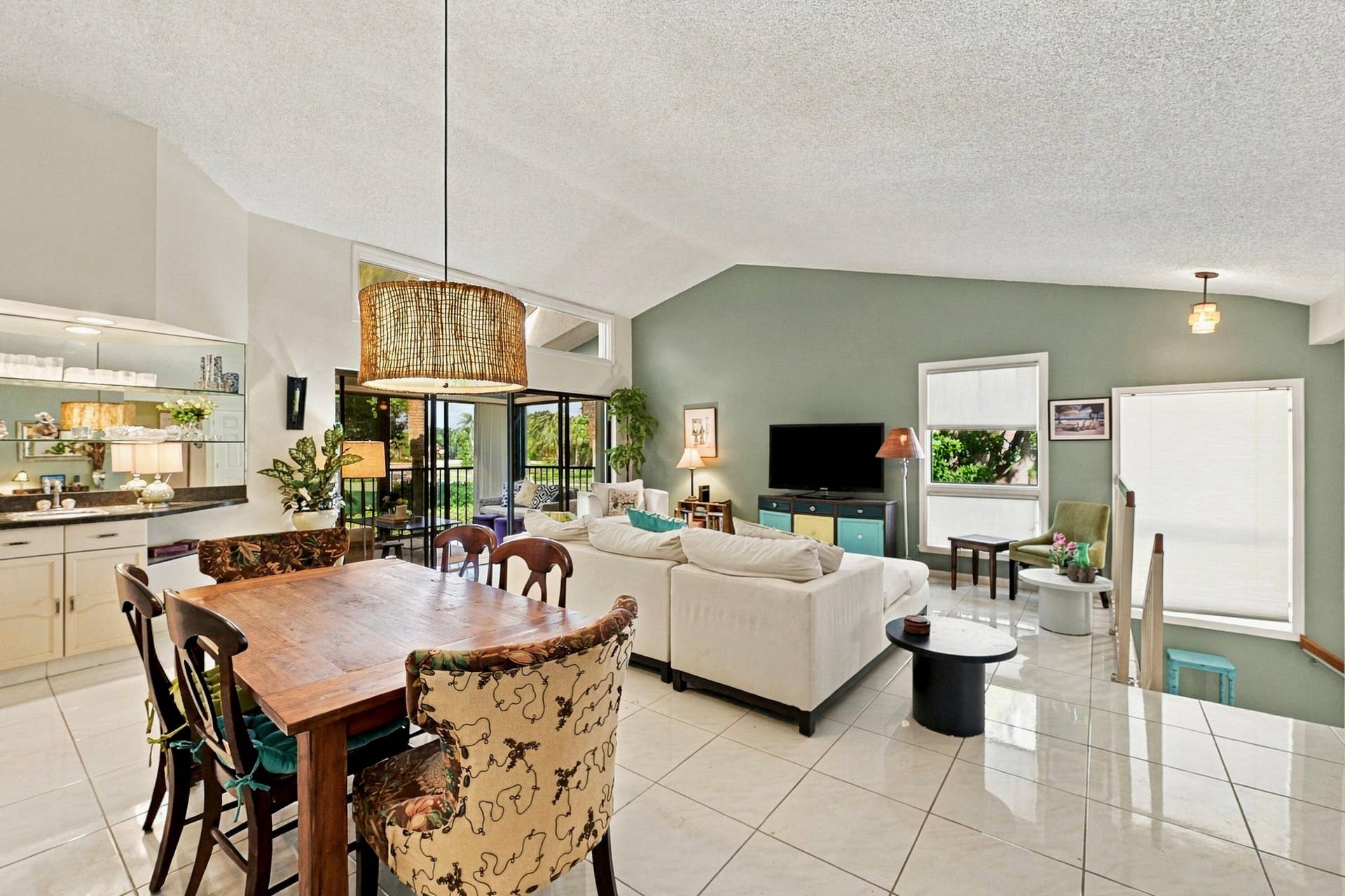 7858 GRANADA Place, #404, Boca Raton, FL 33433 See how expansive with lovely white floors