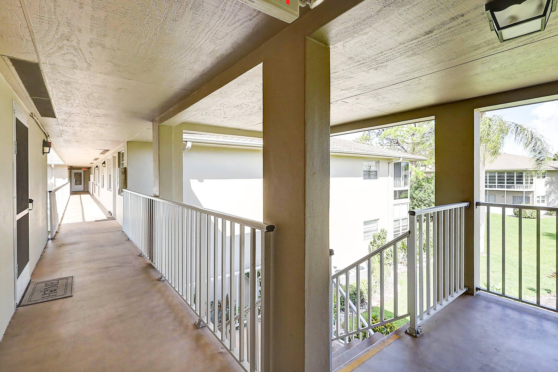 33 LAKE VISTA Trail, #206, Port St Lucie, FL 34952 08_3j0a5498_499_500_501_502