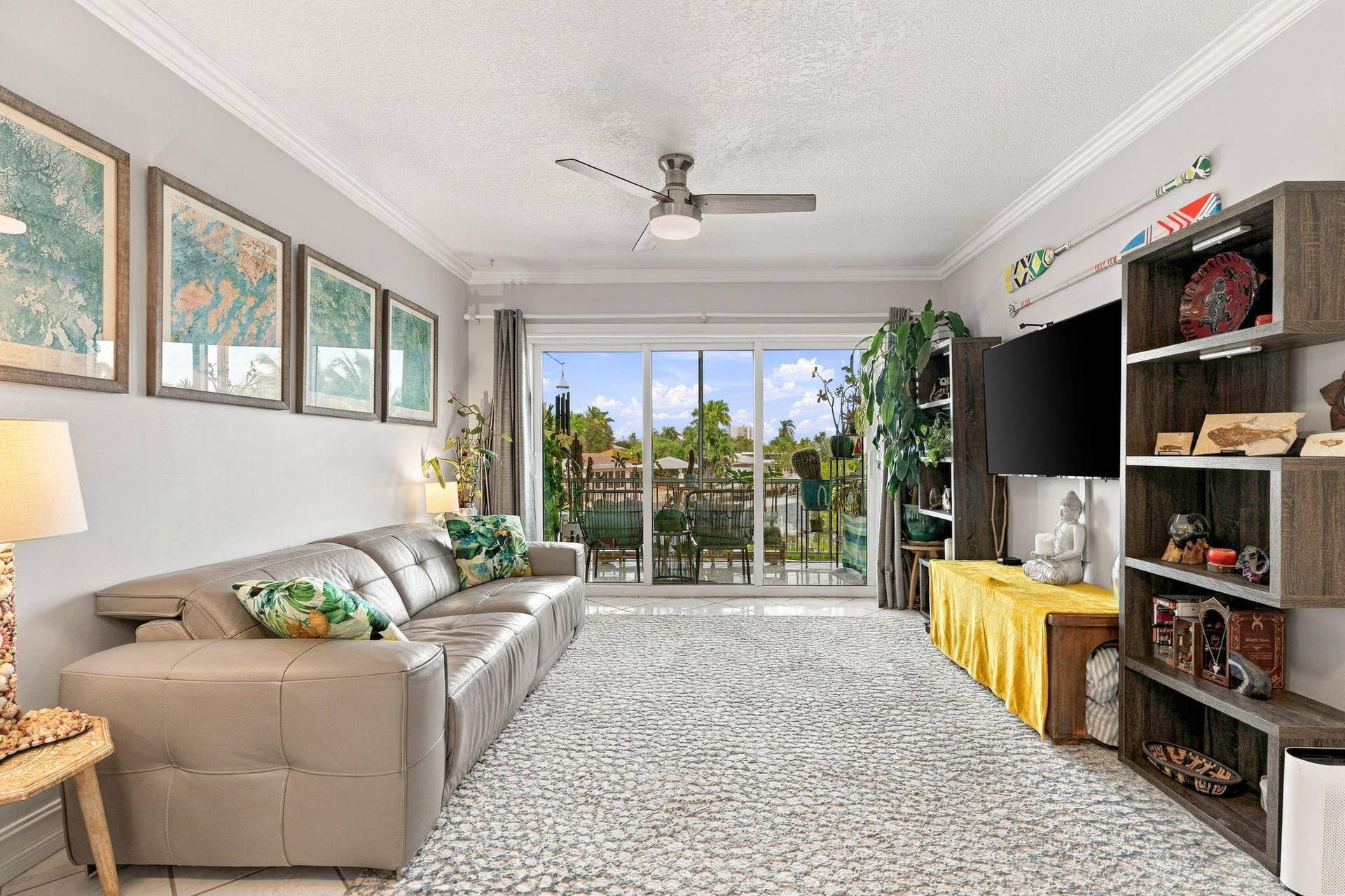 2201 SE 9TH Street, #207, Pompano Beach, FL 33062 LIVING ROOMLIVING