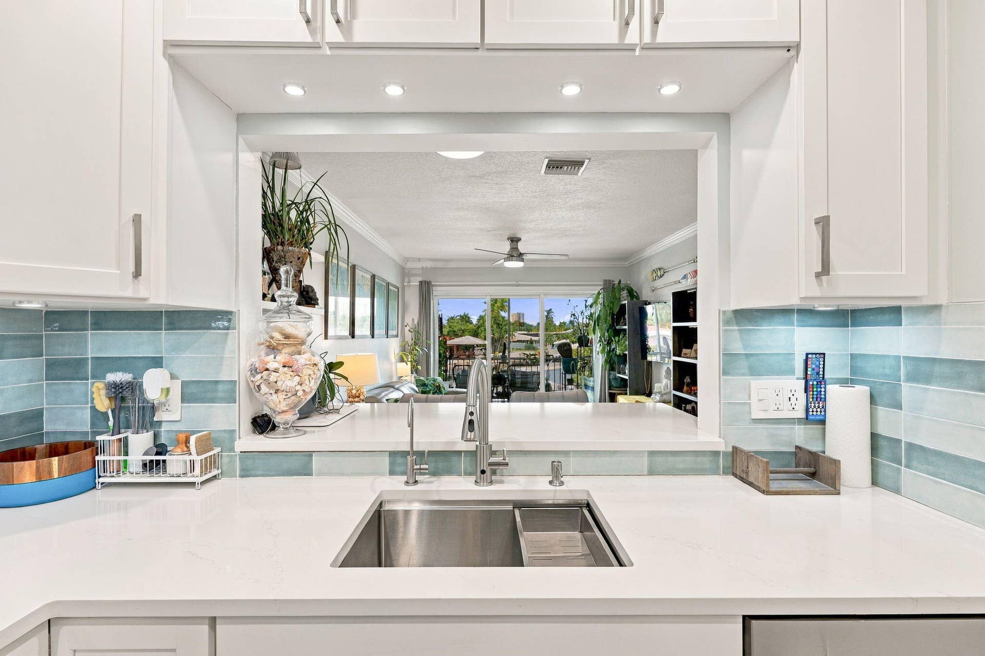 2201 SE 9TH Street, #207, Pompano Beach, FL 33062 KITCHEN