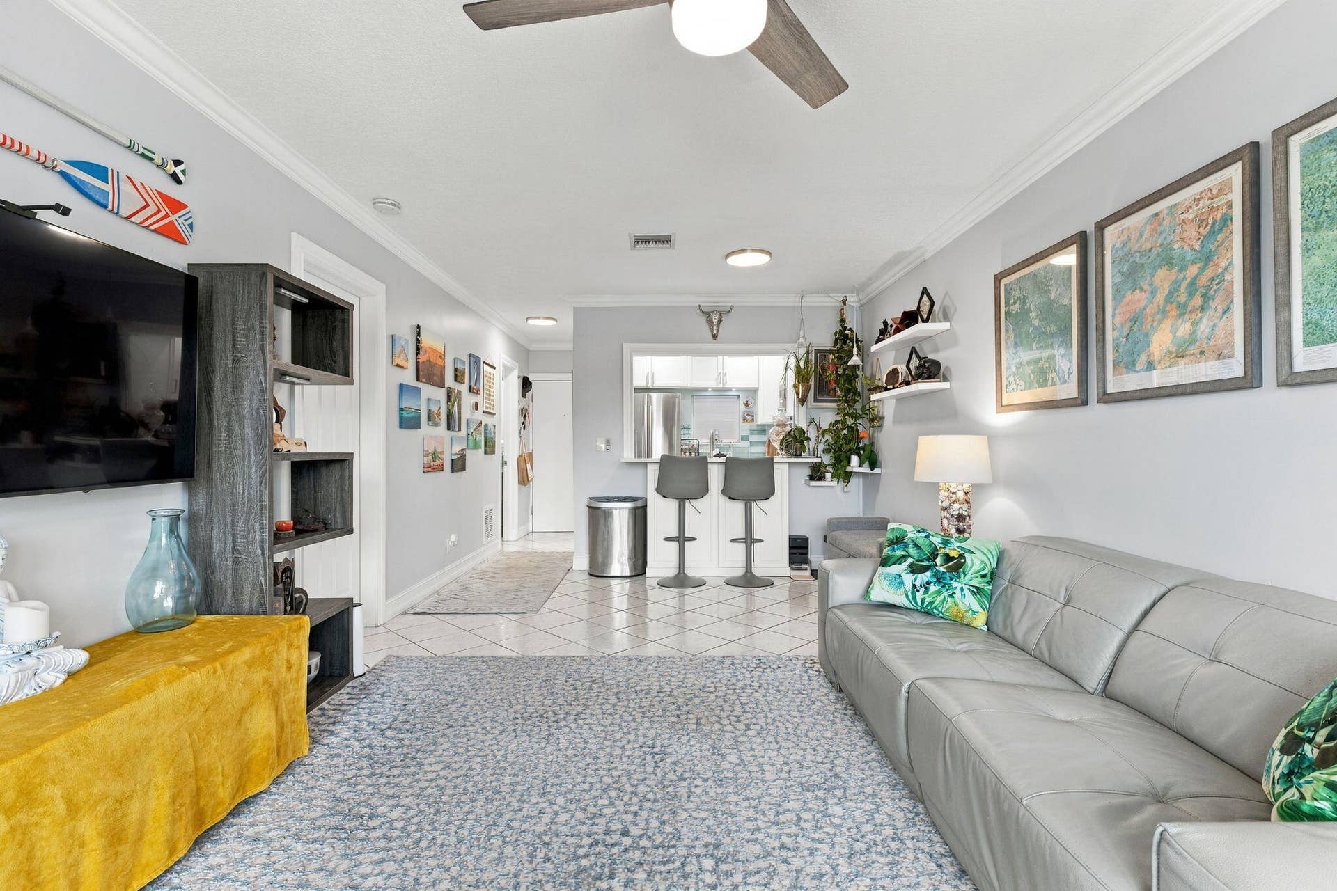 2201 SE 9TH Street, #207, Pompano Beach, FL 33062 LIVING ROOM