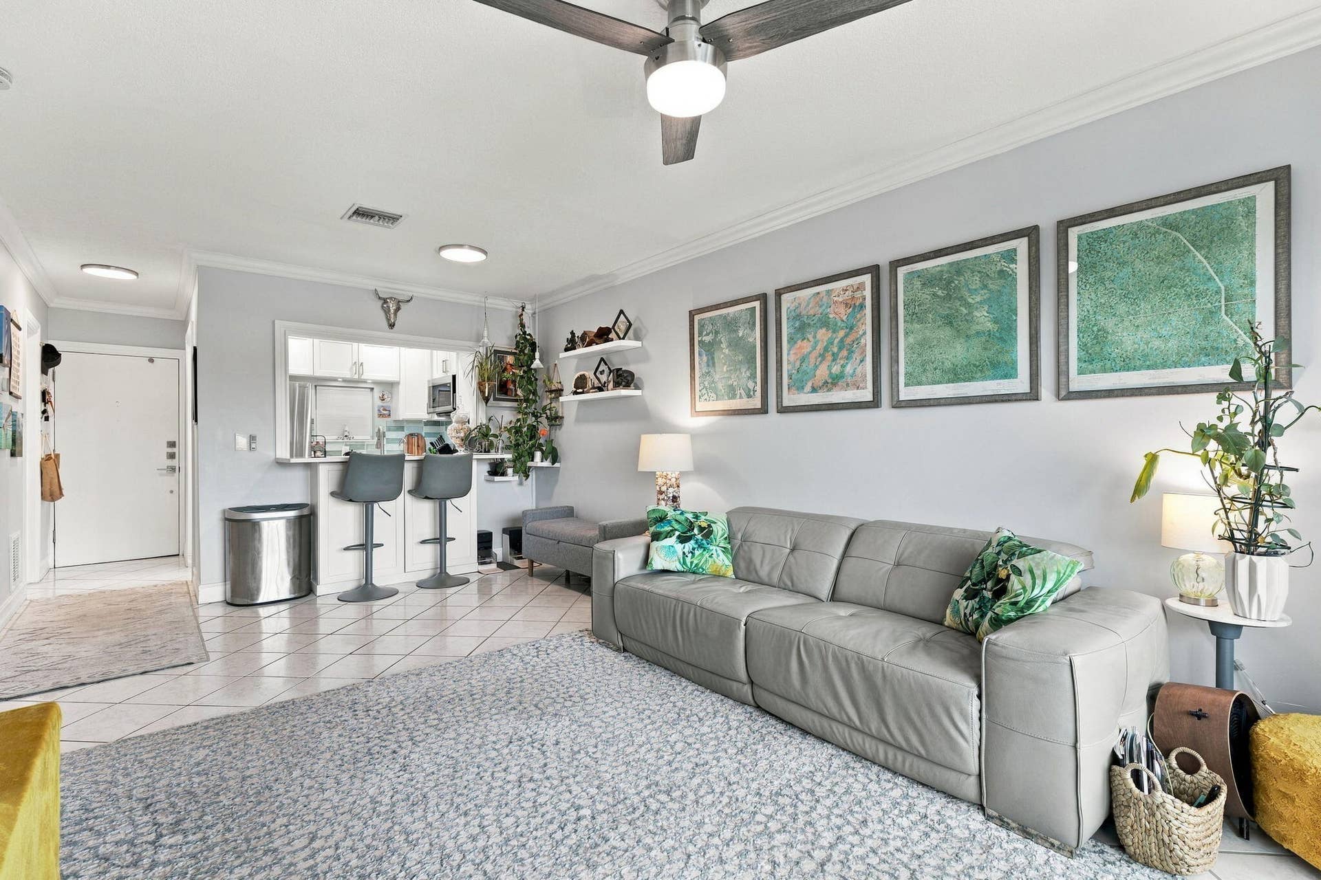 2201 SE 9TH Street, #207, Pompano Beach, FL 33062 LIVING ROOM
