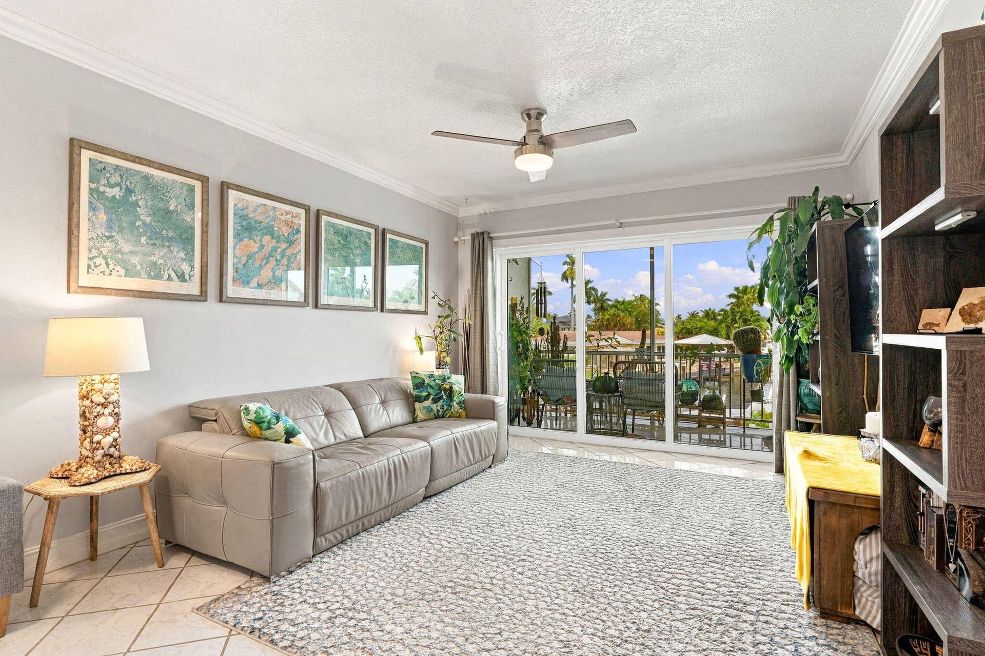 2201 SE 9TH Street, #207, Pompano Beach, FL 33062 LIVING ROOM