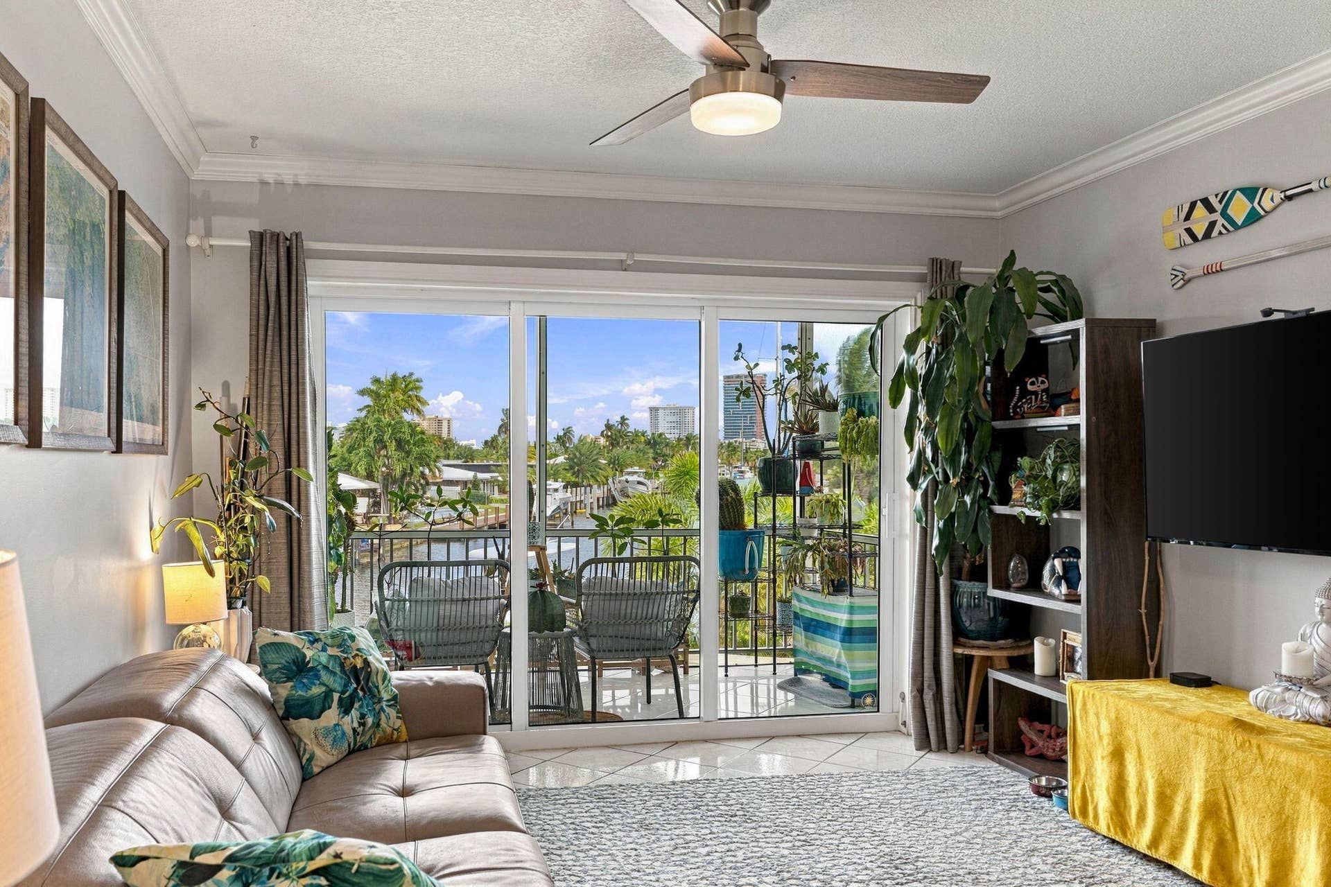 2201 SE 9TH Street, #207, Pompano Beach, FL 33062 LIVING ROOM