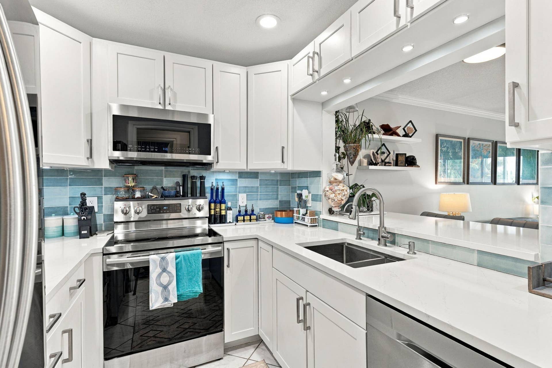 2201 SE 9TH Street, #207, Pompano Beach, FL 33062 KITCHEN