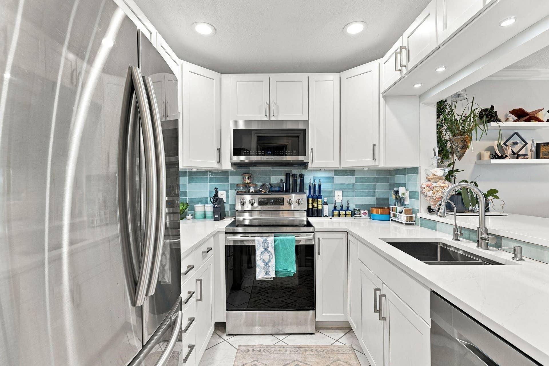 2201 SE 9TH Street, #207, Pompano Beach, FL 33062 KITCHEN
