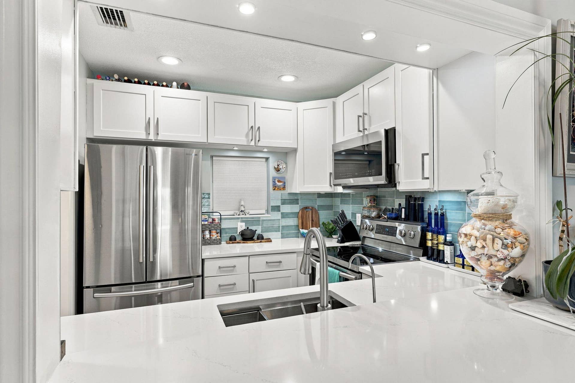 2201 SE 9TH Street, #207, Pompano Beach, FL 33062 KITCHEN