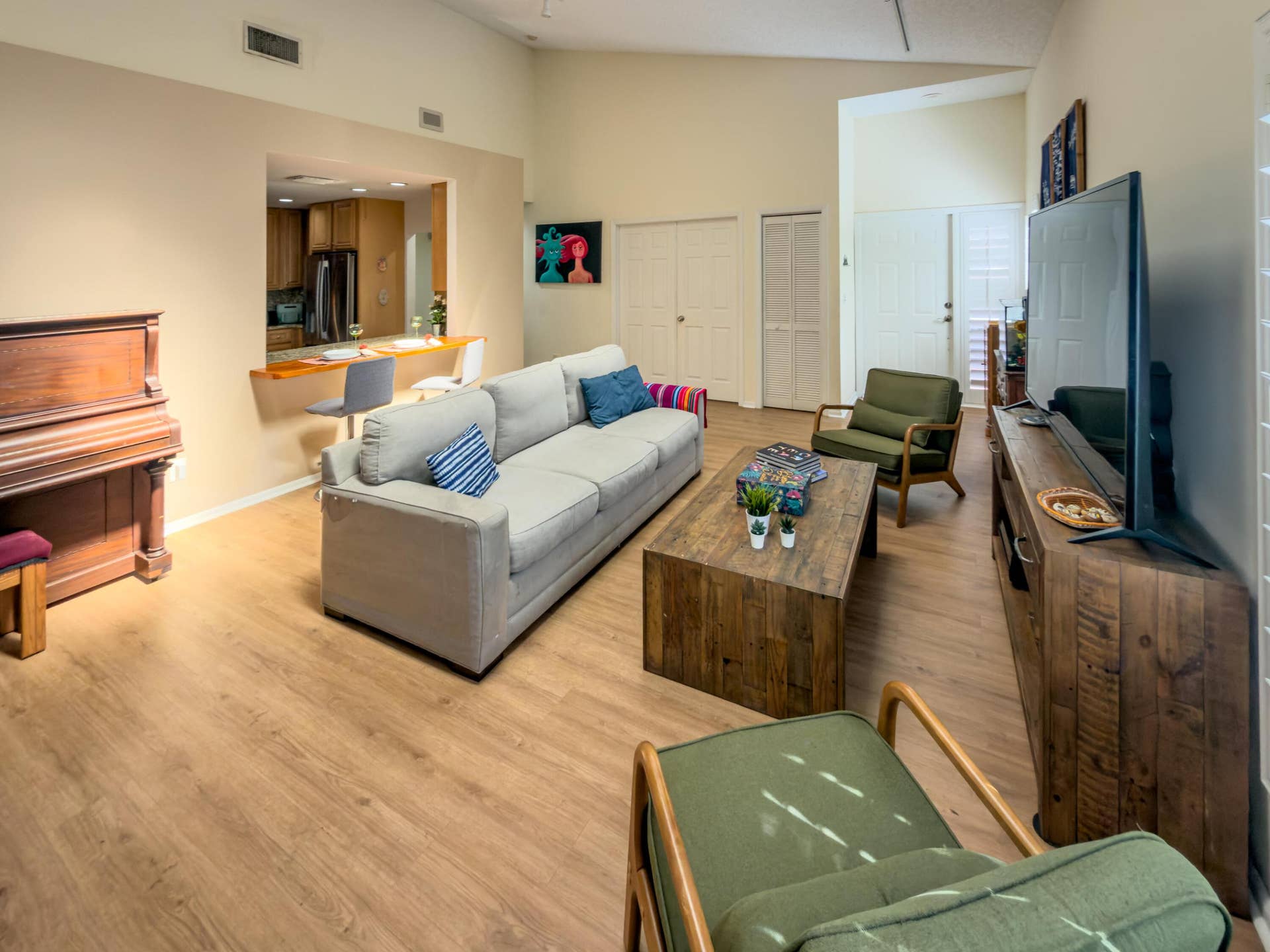 6_Living Room