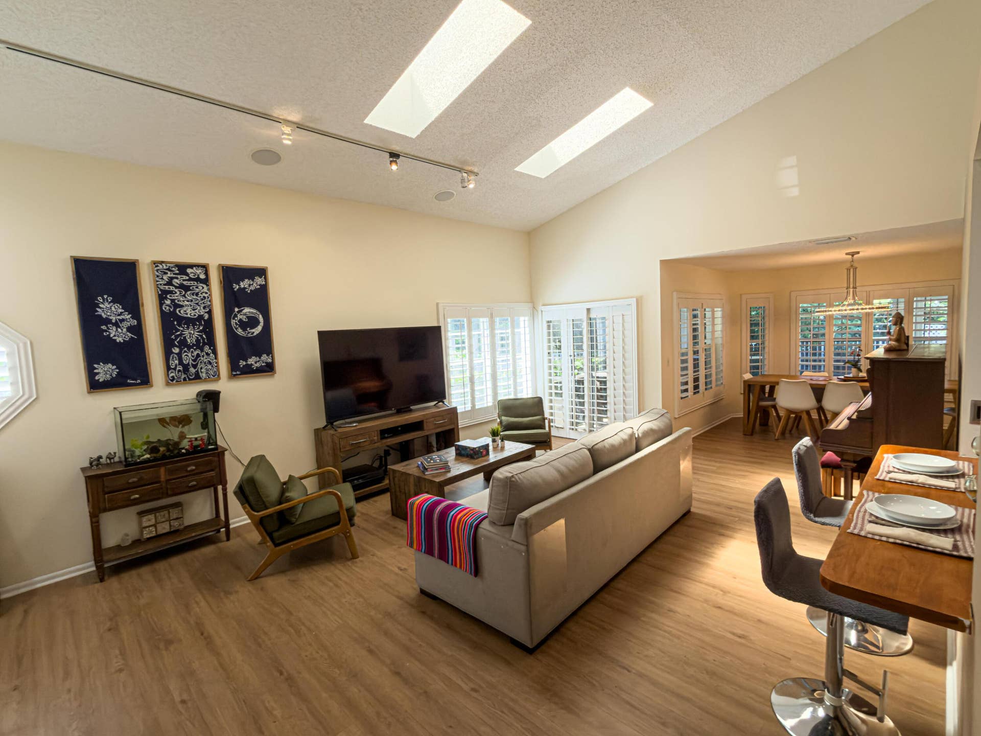 5_Living Room