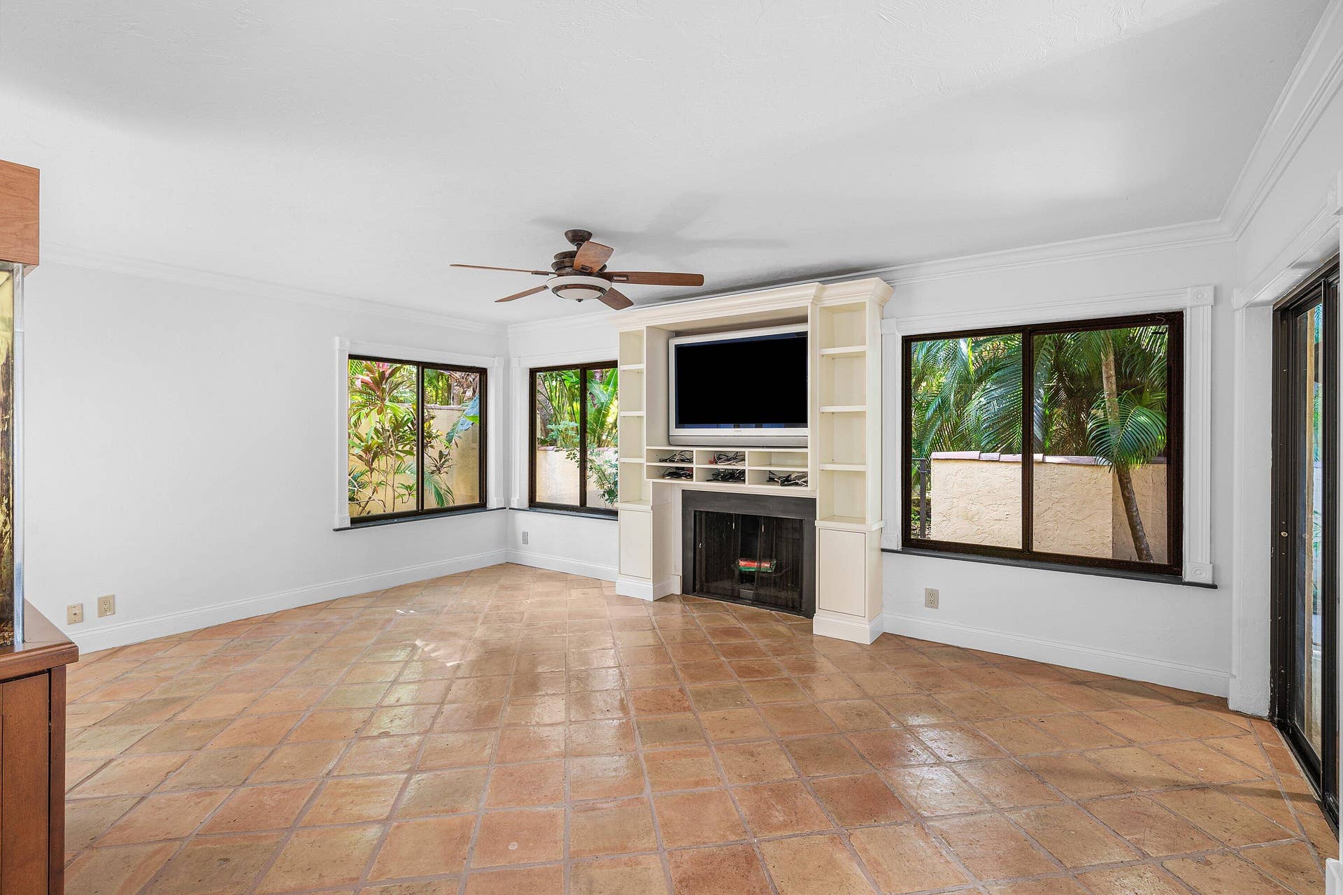 16 VIA LAGO, Boynton Beach, FL 33435 011-16VaLago-BoyntonBeach-FL-33435-SMA