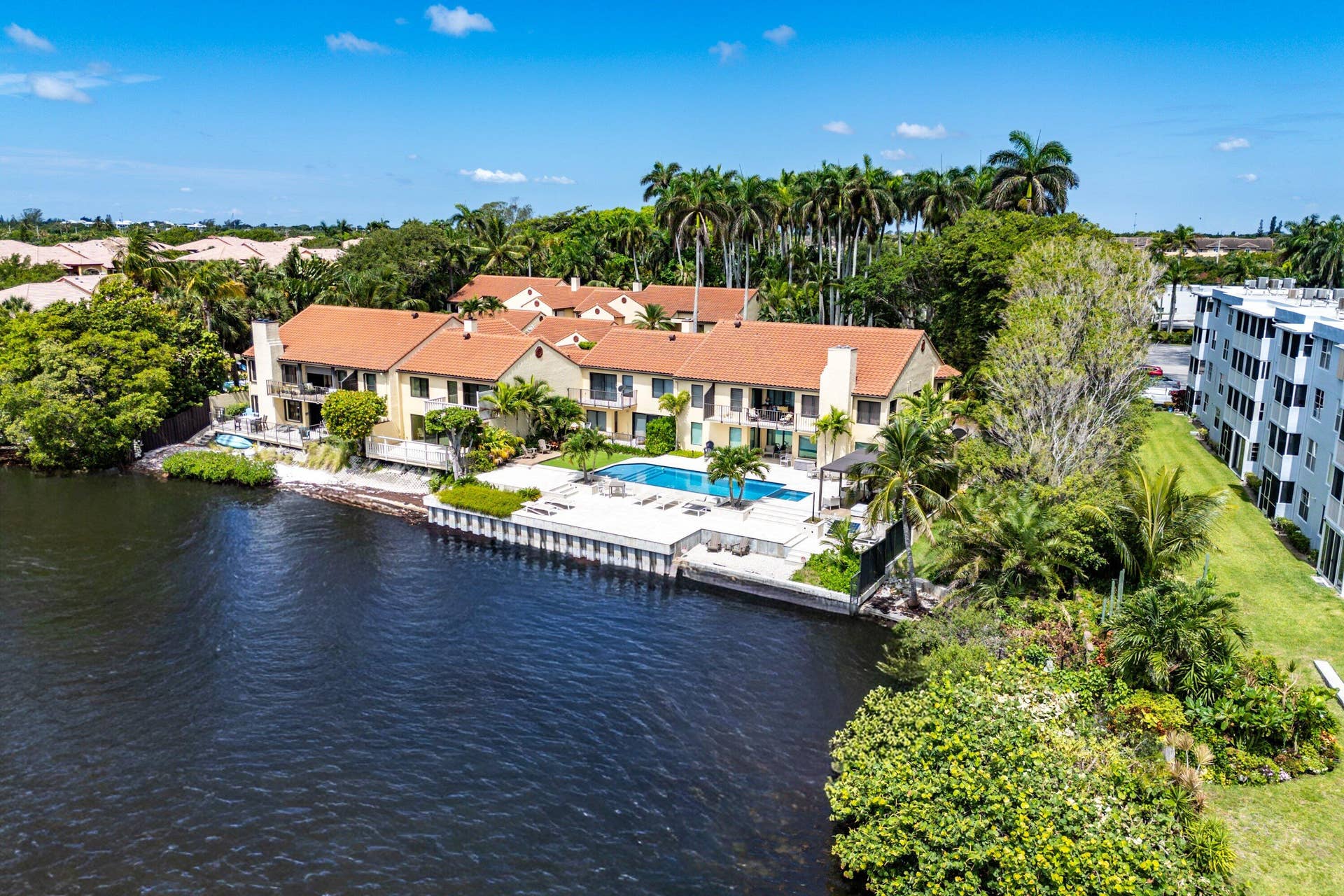 16 VIA LAGO, Boynton Beach, FL 33435 058-16VaLago-BoyntonBeach-FL-33435-SMA