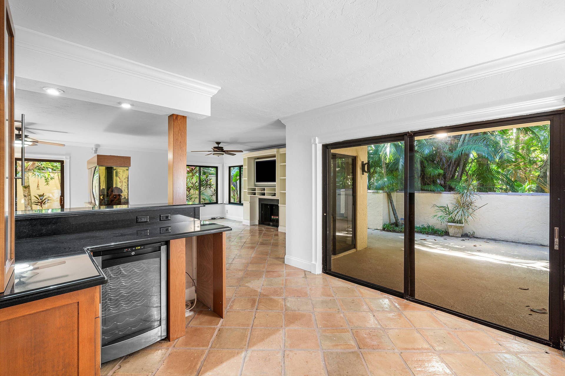 16 VIA LAGO, Boynton Beach, FL 33435 010-16VaLago-BoyntonBeach-FL-33435-SMA