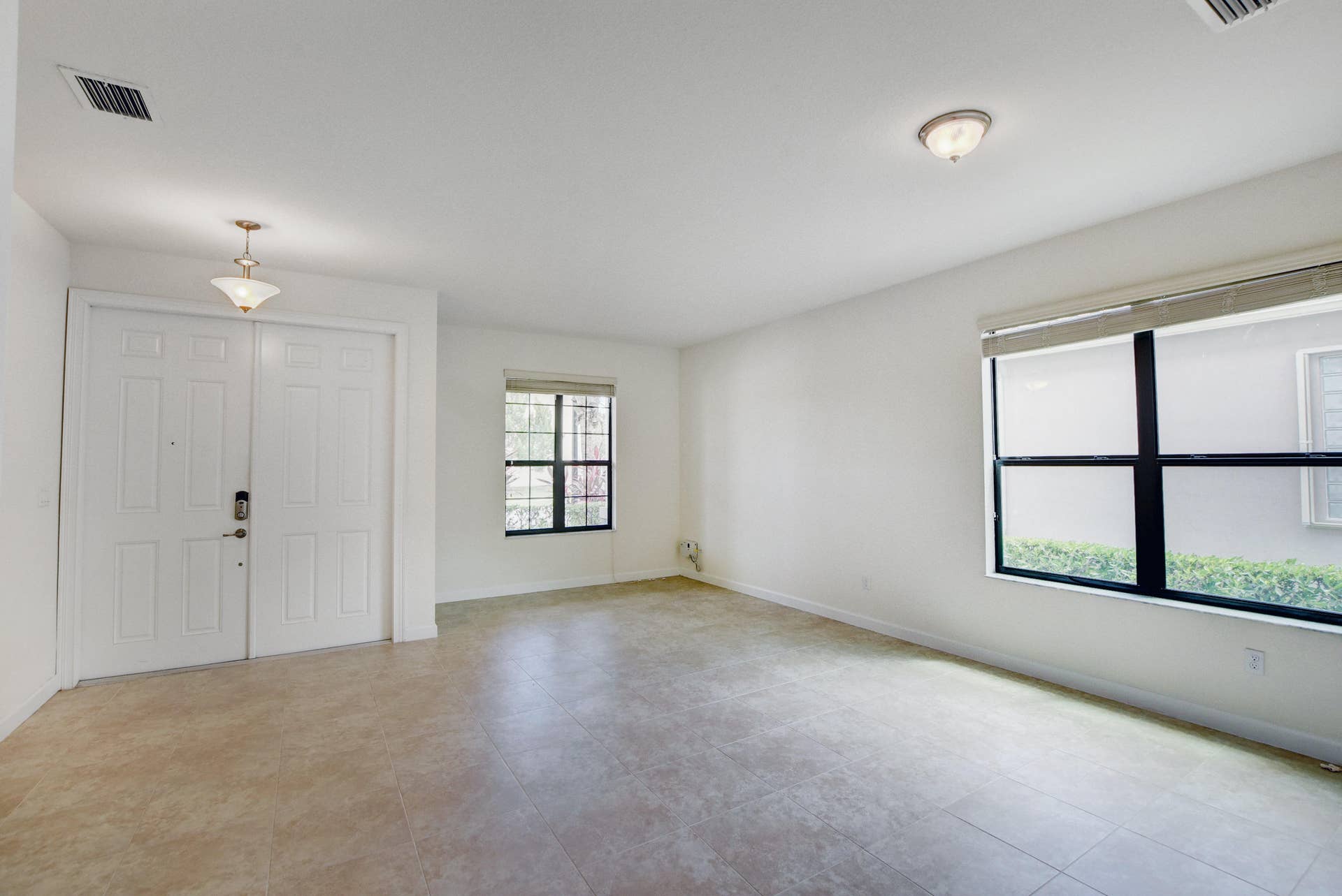 8979 Gulf Run Way, Lake Worth, FL 33467 foyer/Dining room
