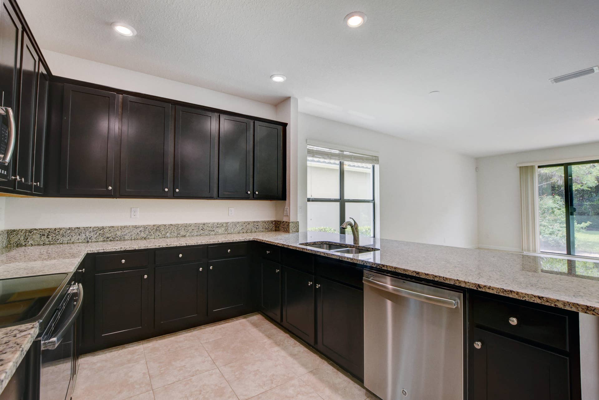 8979 Gulf Run Way, Lake Worth, FL 33467 kitchen
