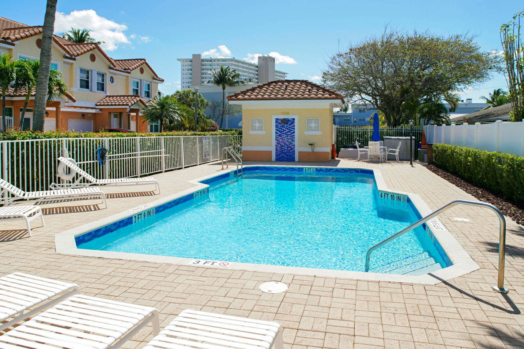 1950 NE 7th Street, #105, Deerfield Beach, FL 33441 Pool Community