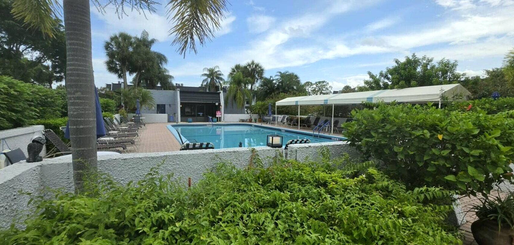 4284 DESTE Court, #304, Lake Worth, FL 33467 piscina-original-2-mejorada