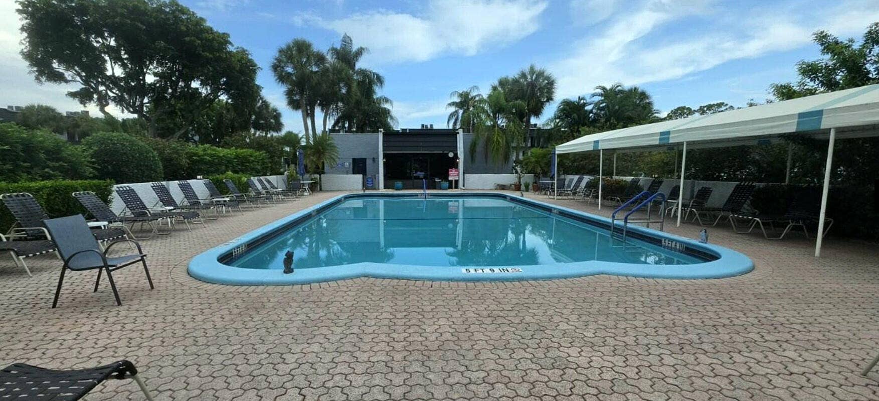 4284 DESTE Court, #304, Lake Worth, FL 33467 piscina-original-1-mejorada