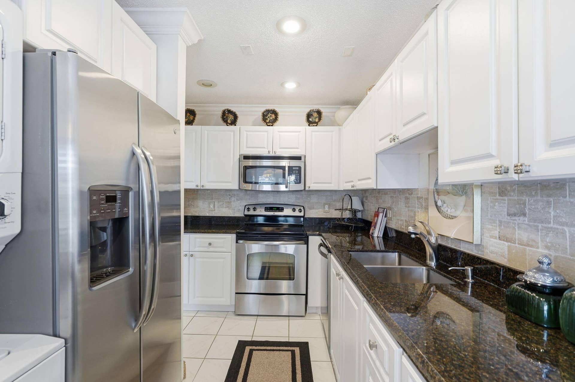 2480 Juniper Drive, Delray Beach, FL 33445 Kitchen