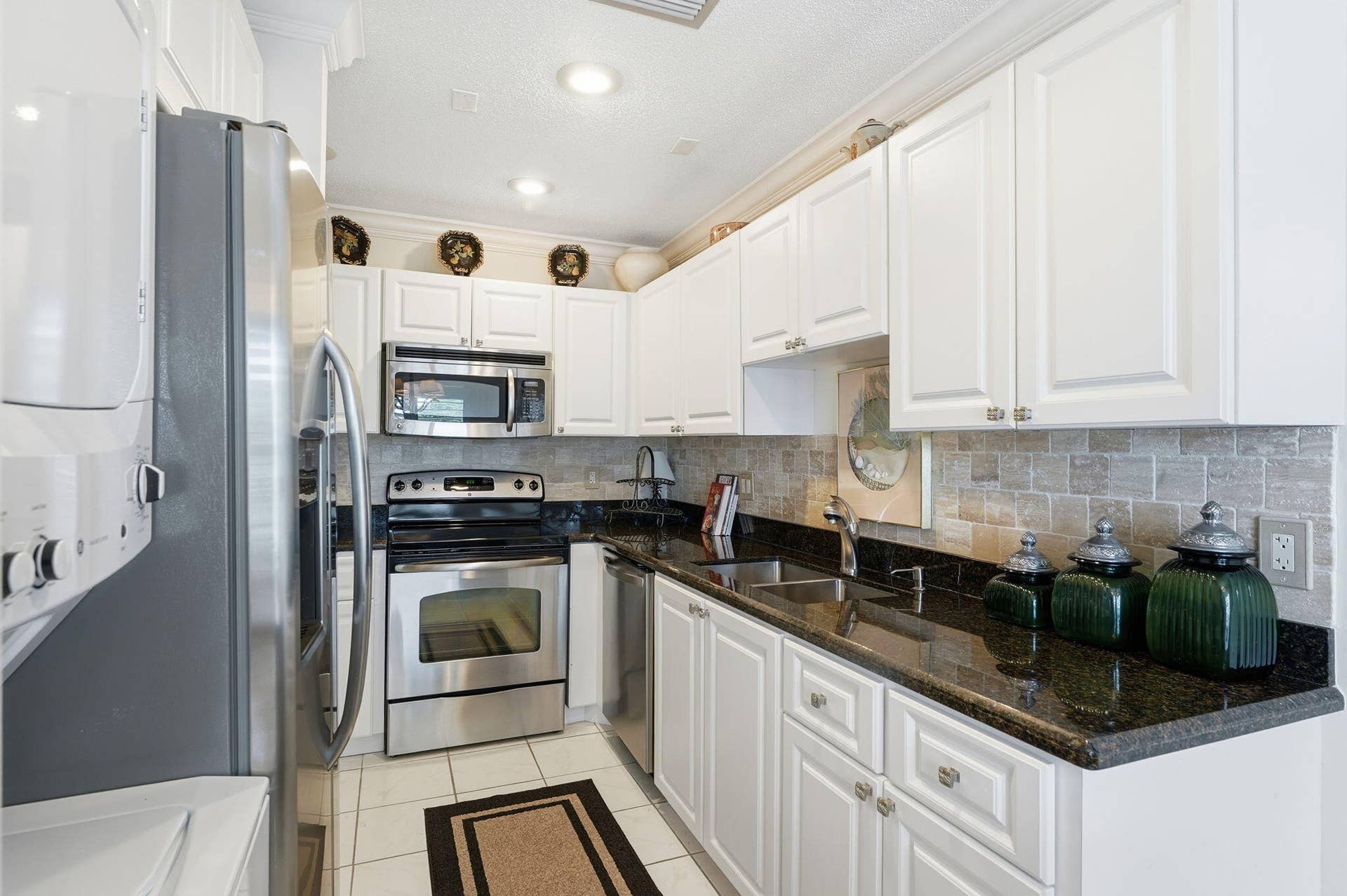 2480 Juniper Drive, Delray Beach, FL 33445 Kitchen