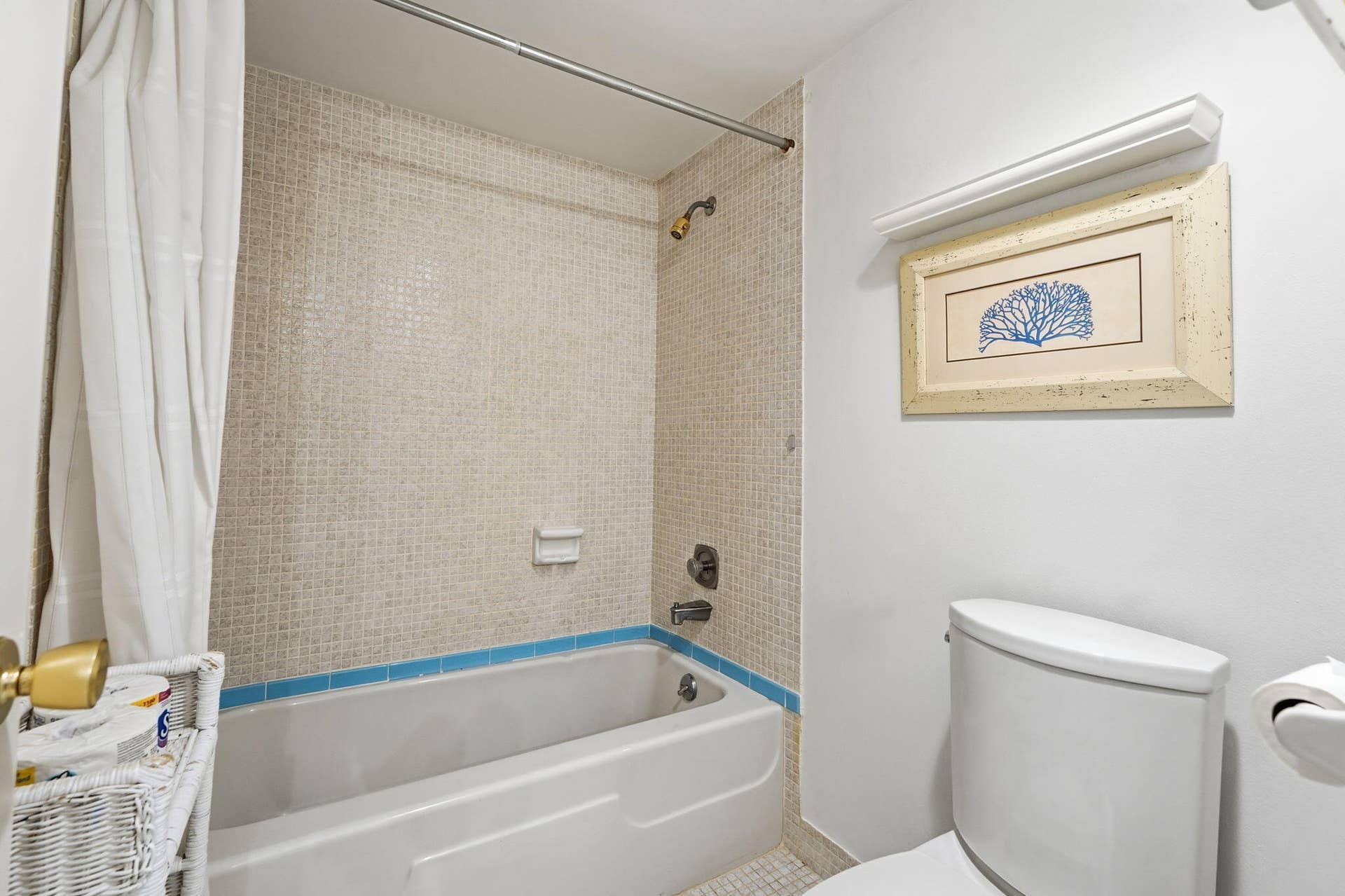 2480 Juniper Drive, Delray Beach, FL 33445 Bath Top Primary