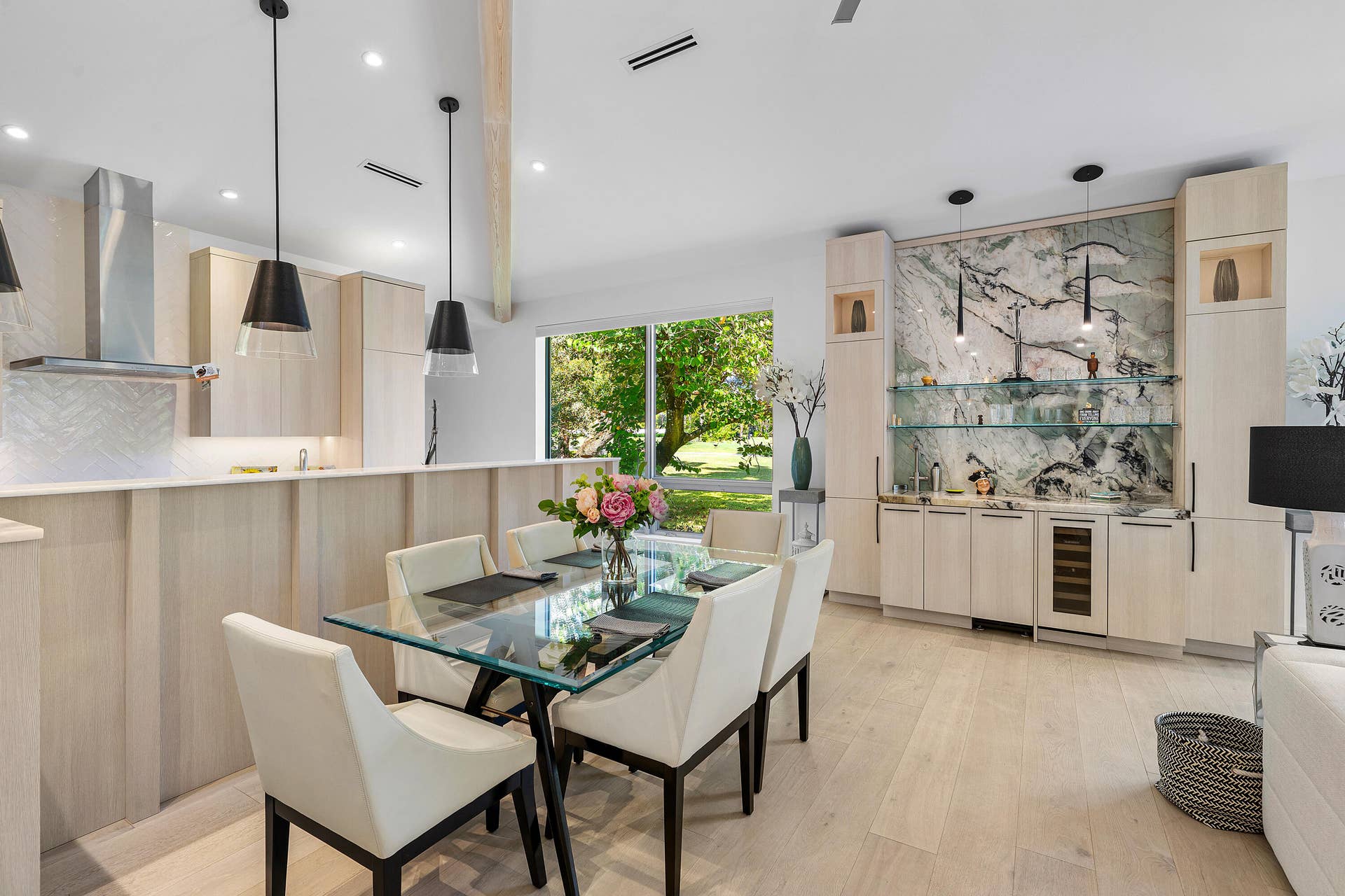 Breakfast Area/Bar