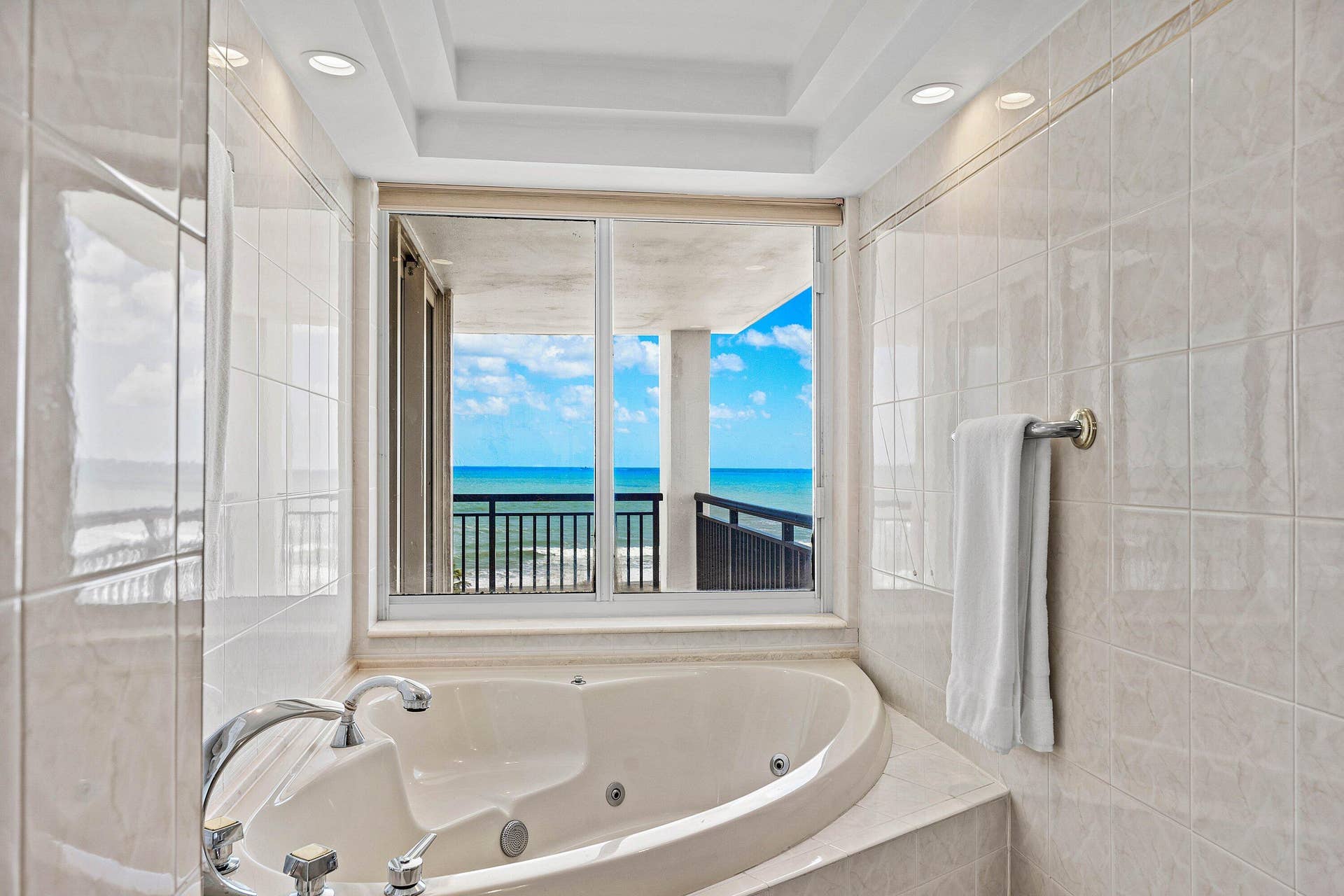 2000 S OCEAN Boulevard, #6A, Boca Raton, FL 33432 034-2000SouthOceanBoulevard-6A-BocaRaton