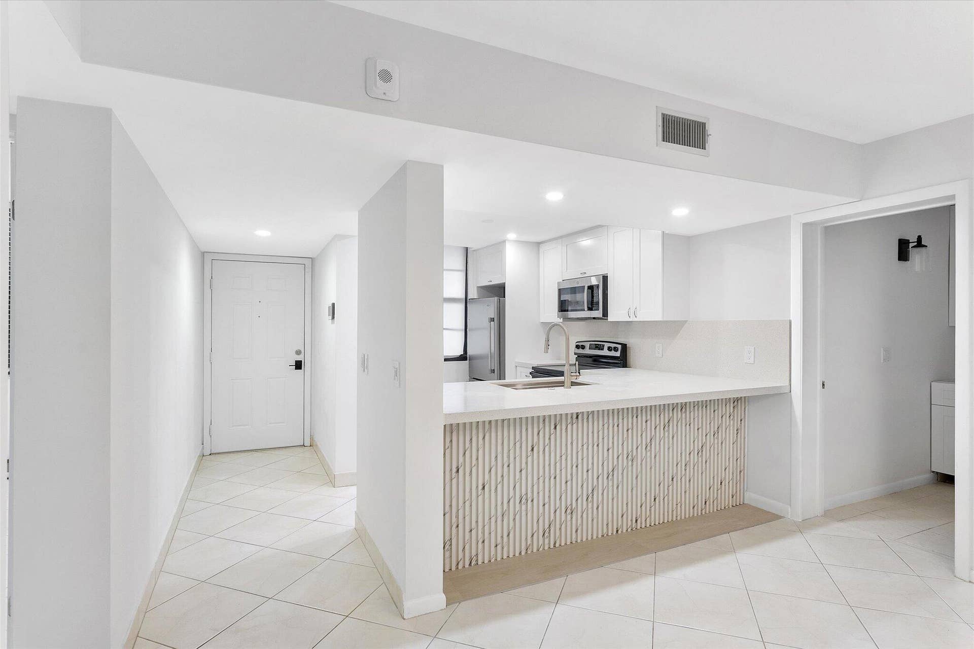 13-1528 Whitehall Drive_013
