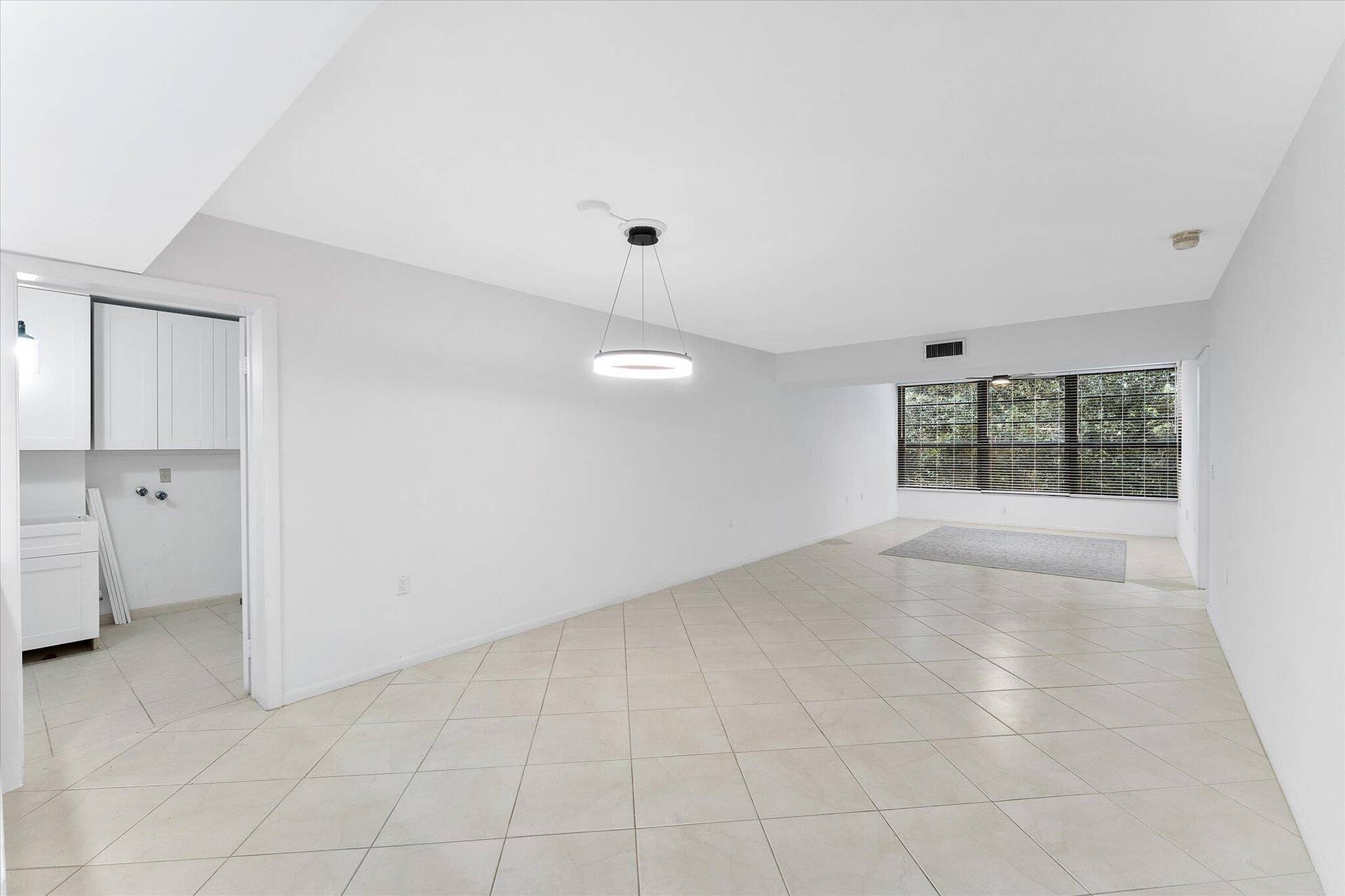 14-1528 Whitehall Drive_014